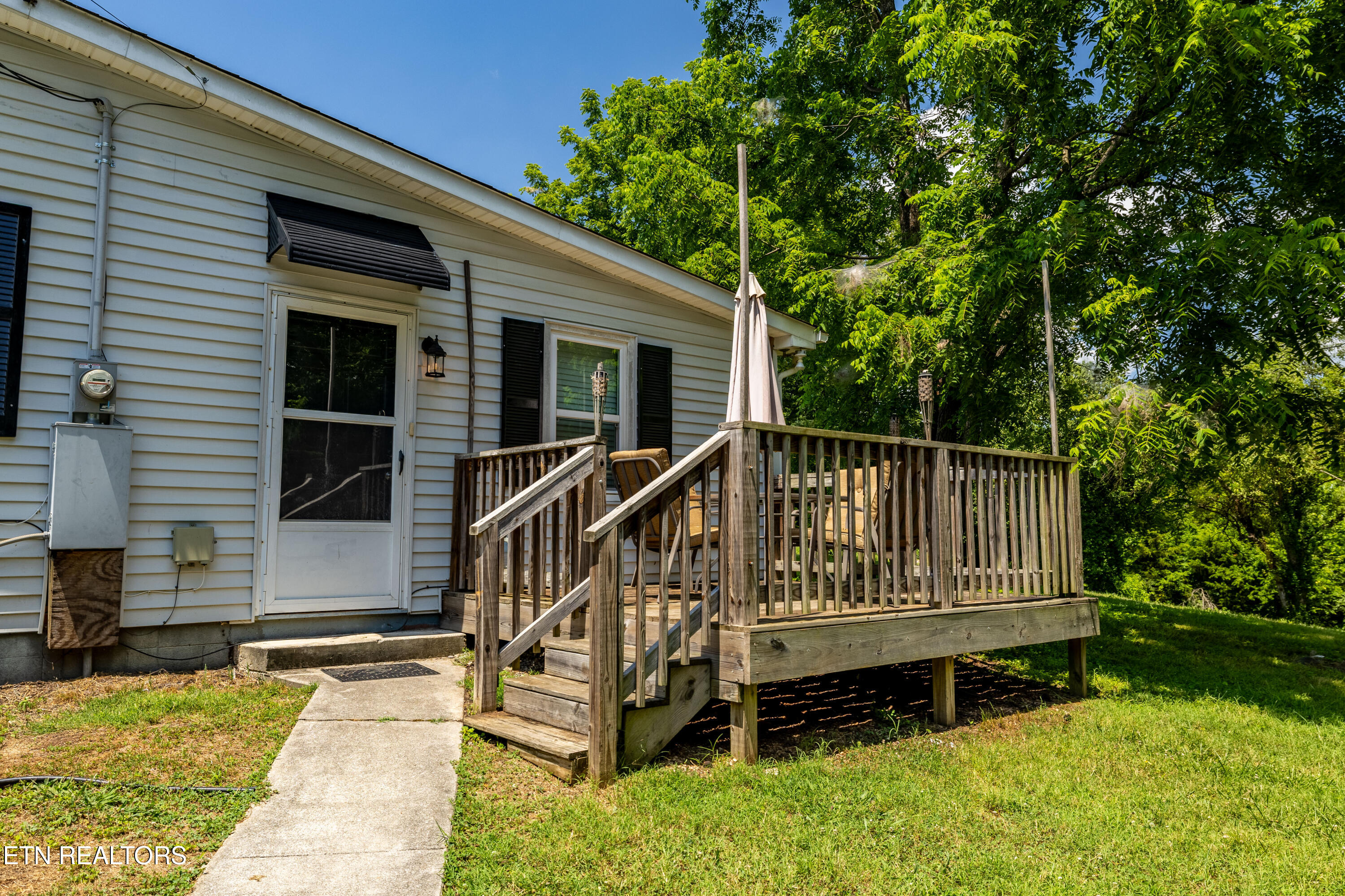 322 Abrams St