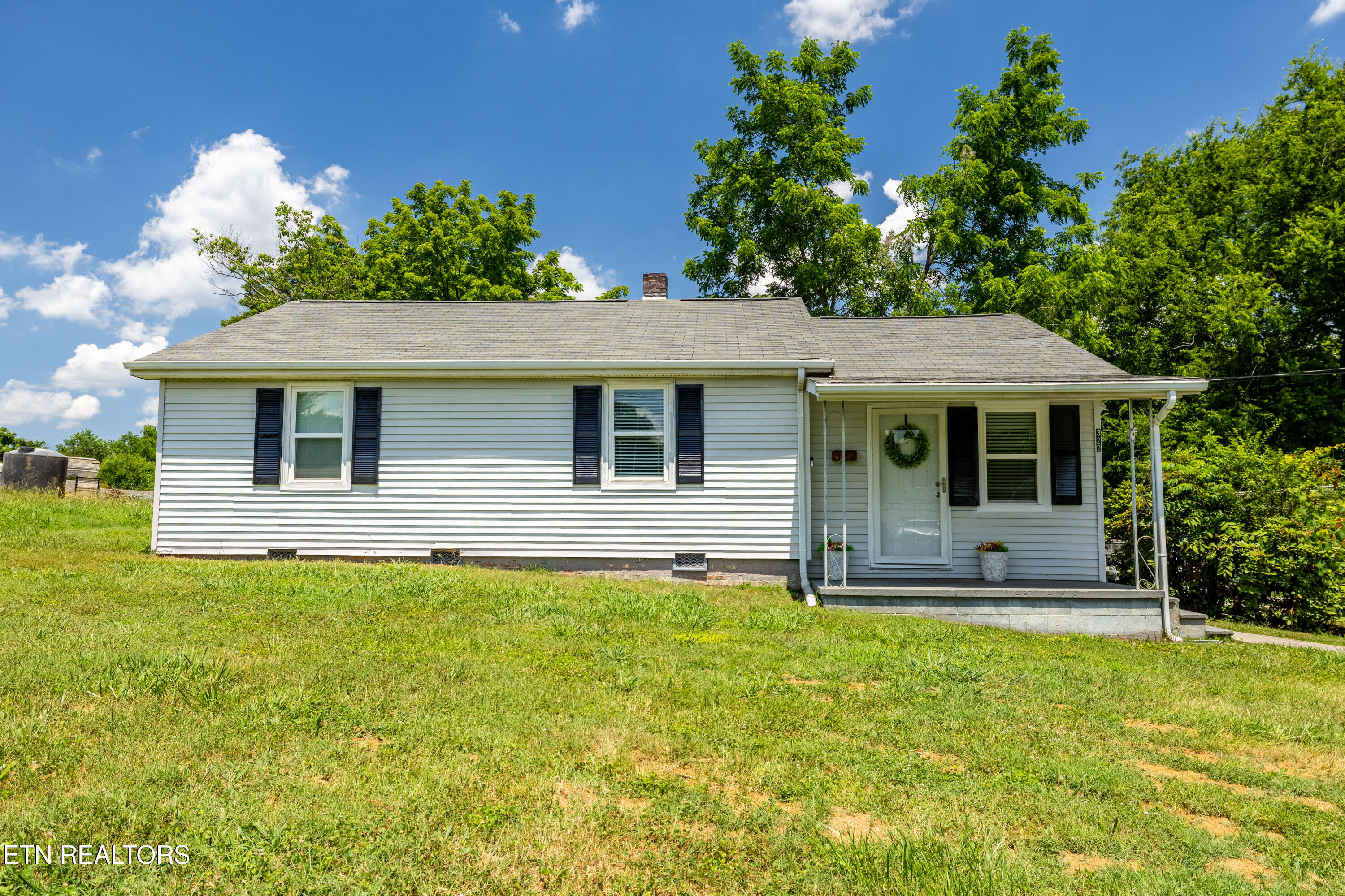 322 Abrams St