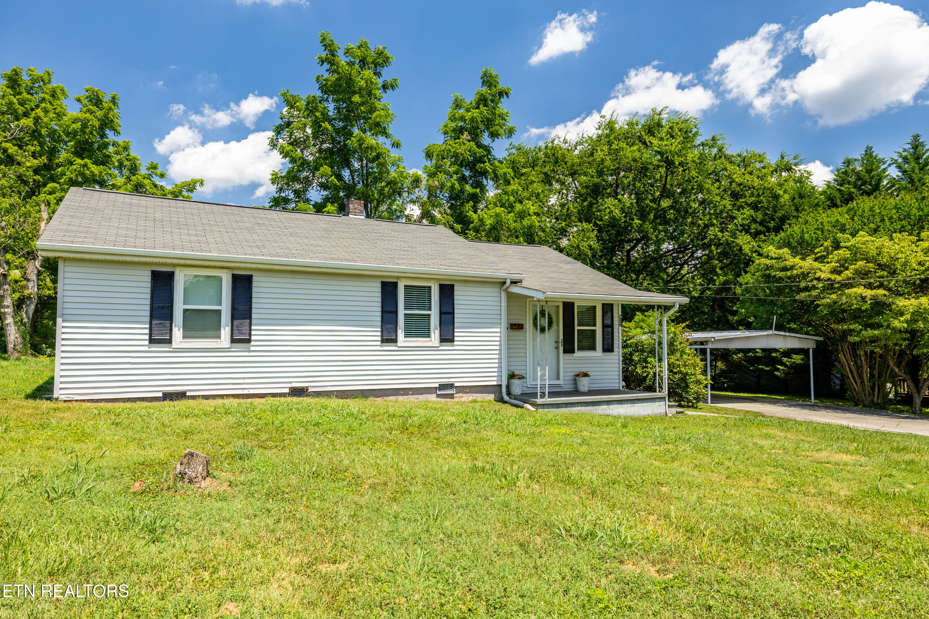 322 Abrams St