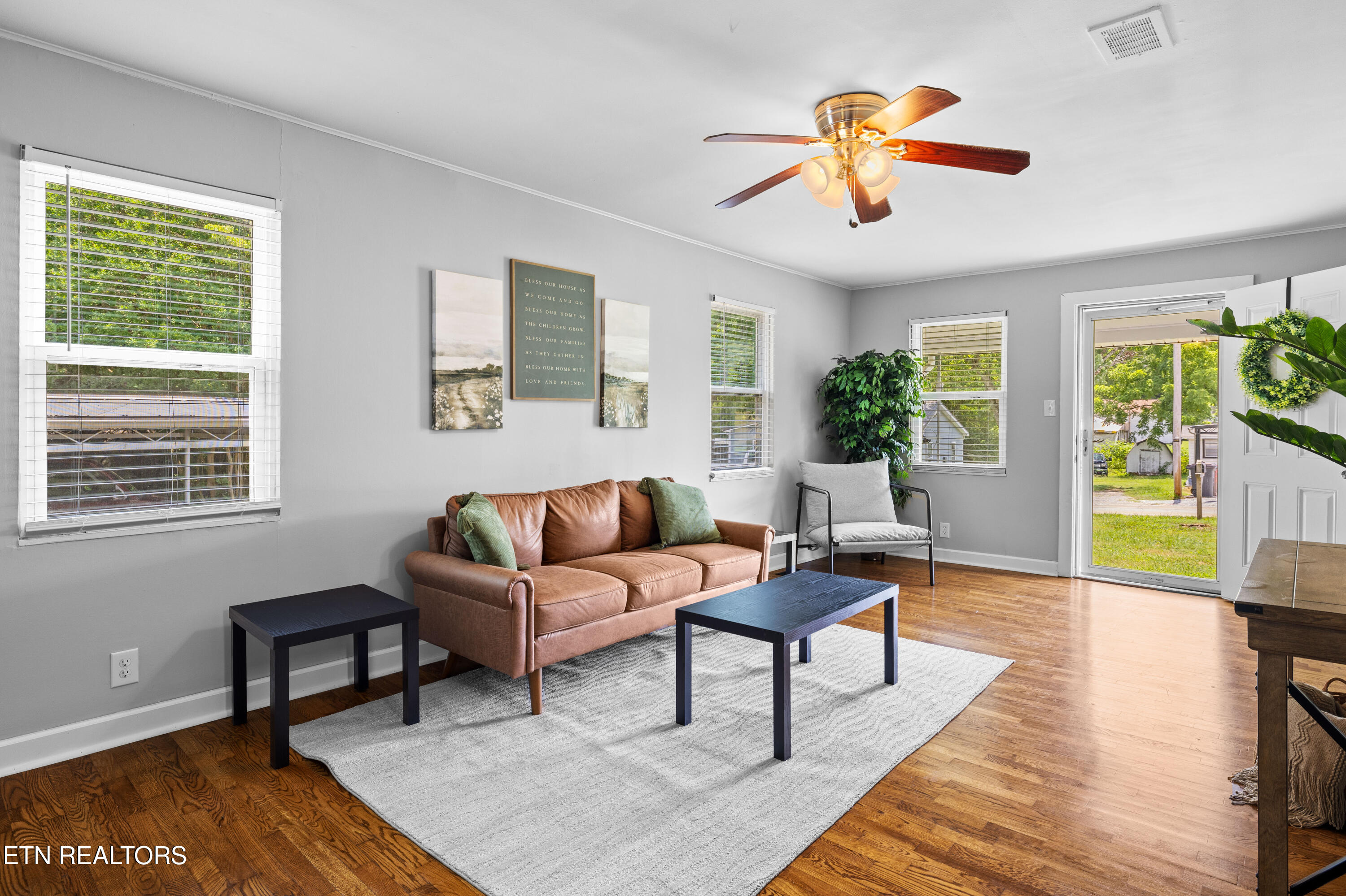 322 Abrams St