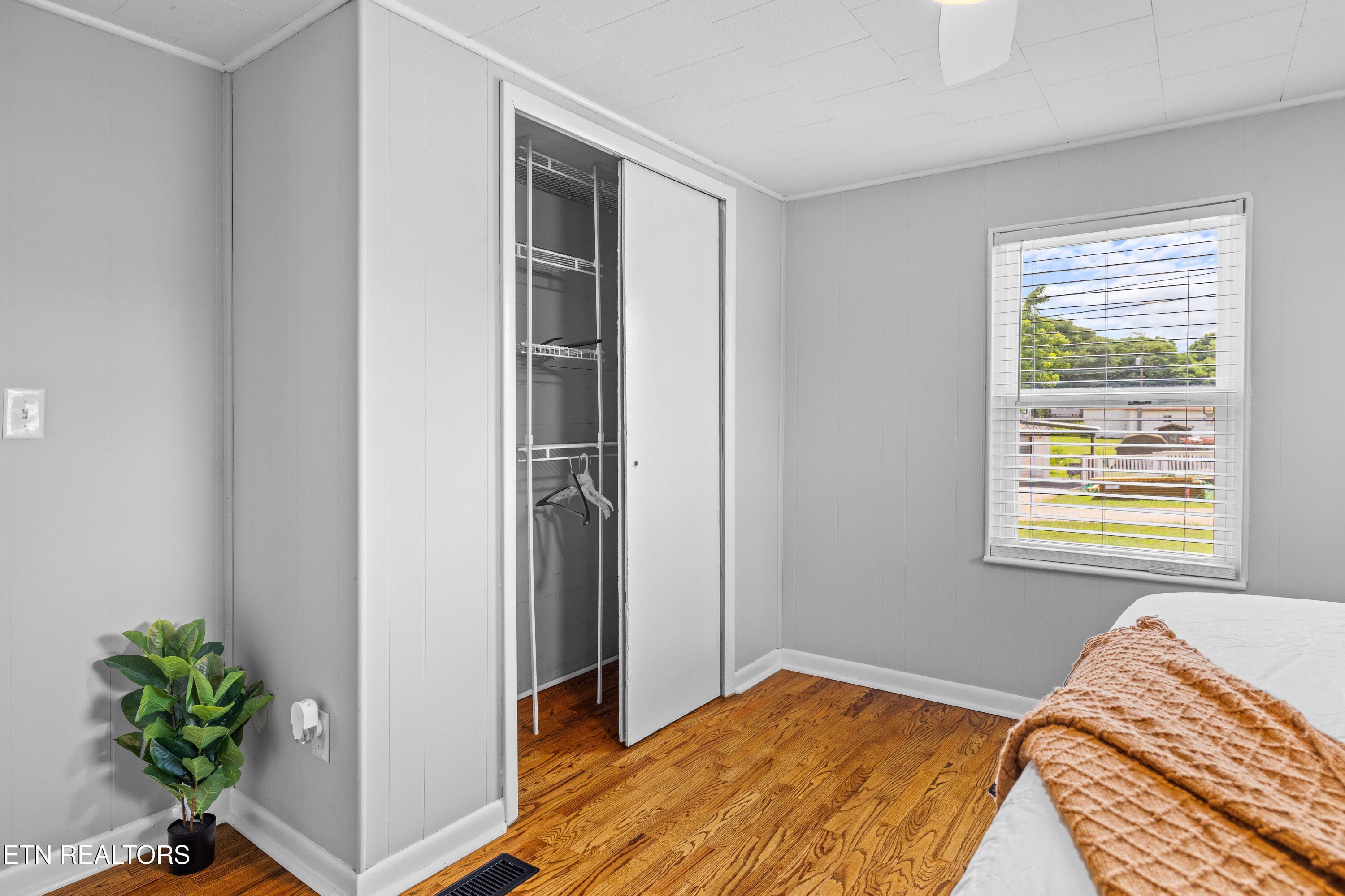 322 Abrams St