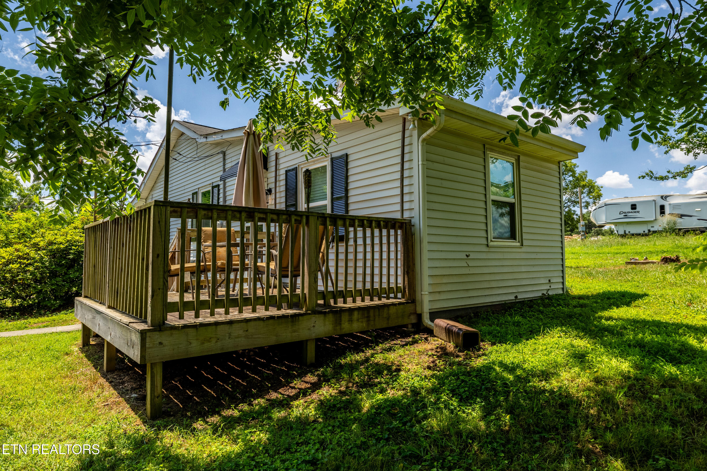 322 Abrams St
