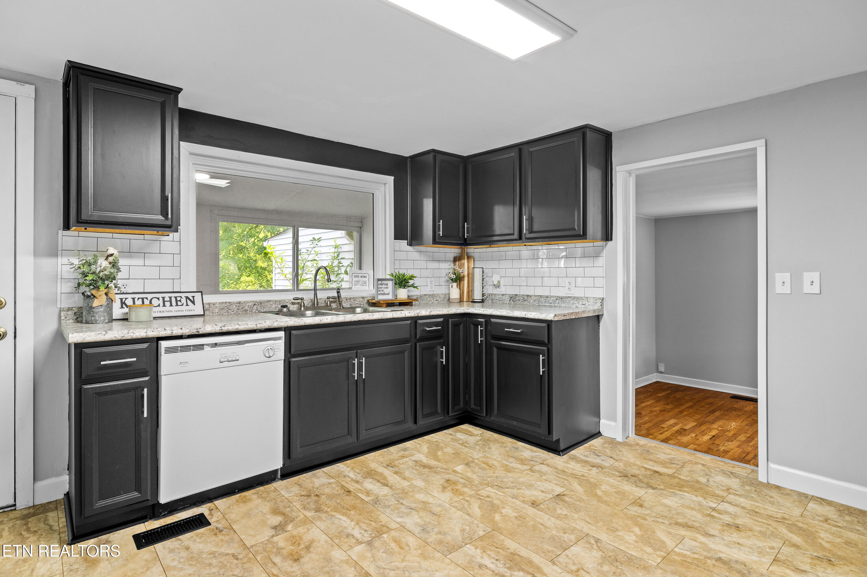 322 Abrams St