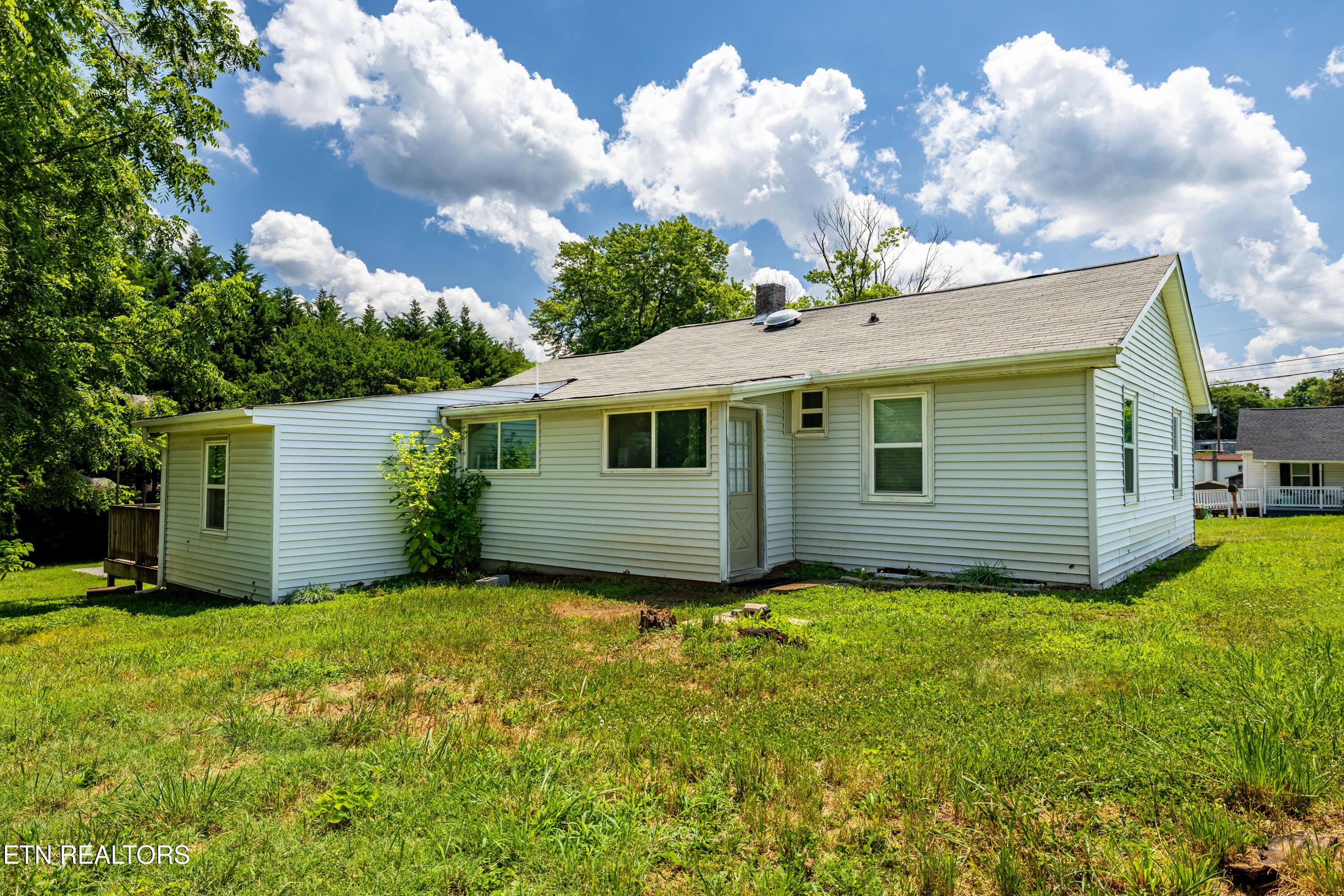 322 Abrams St