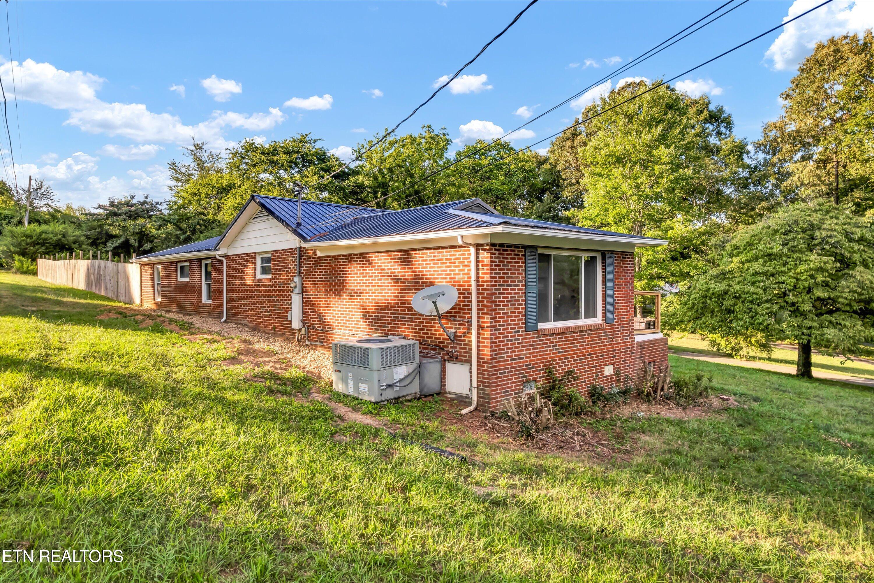 6221 Babelay Rd