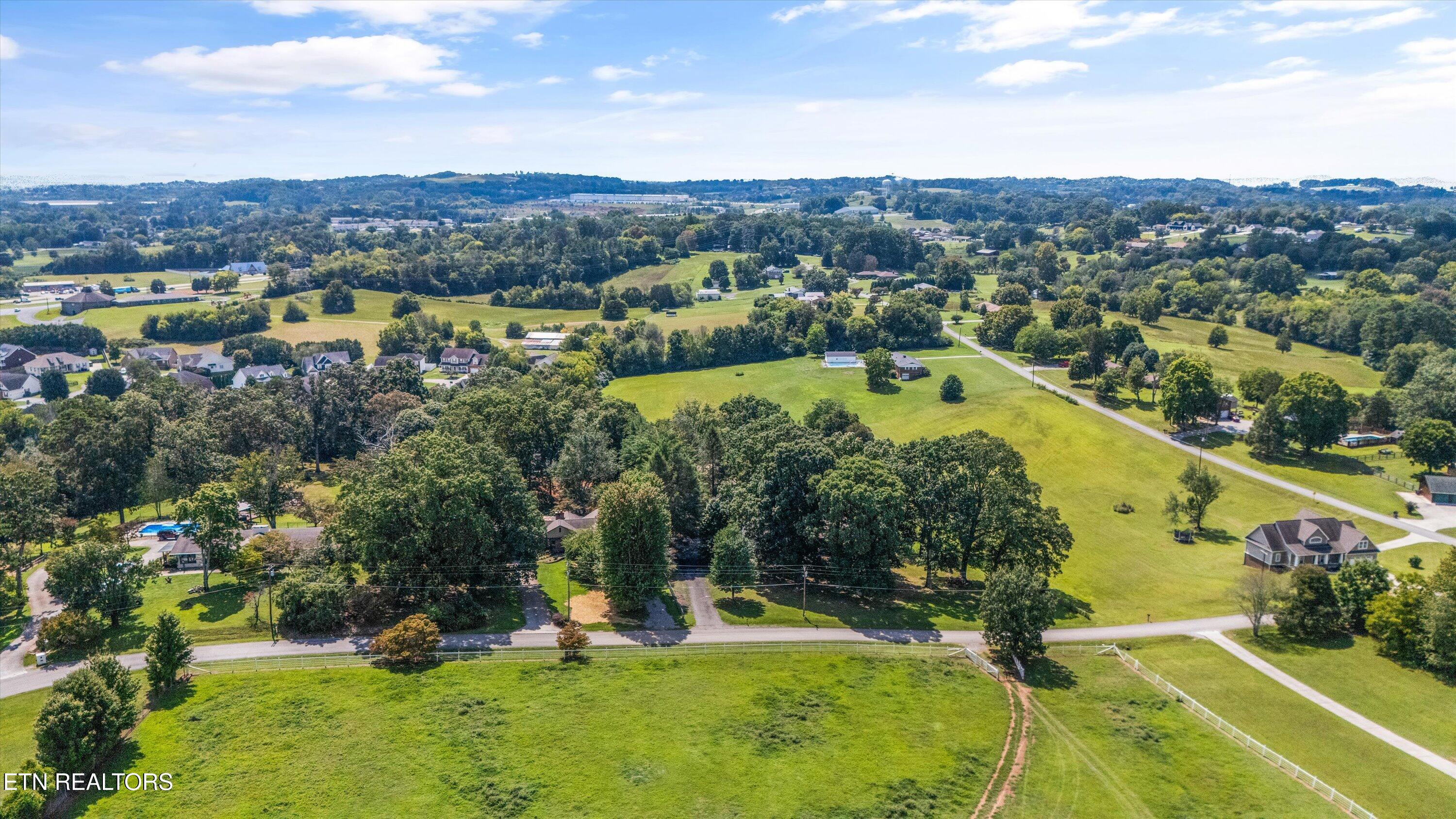 1939 Smoky View Circle