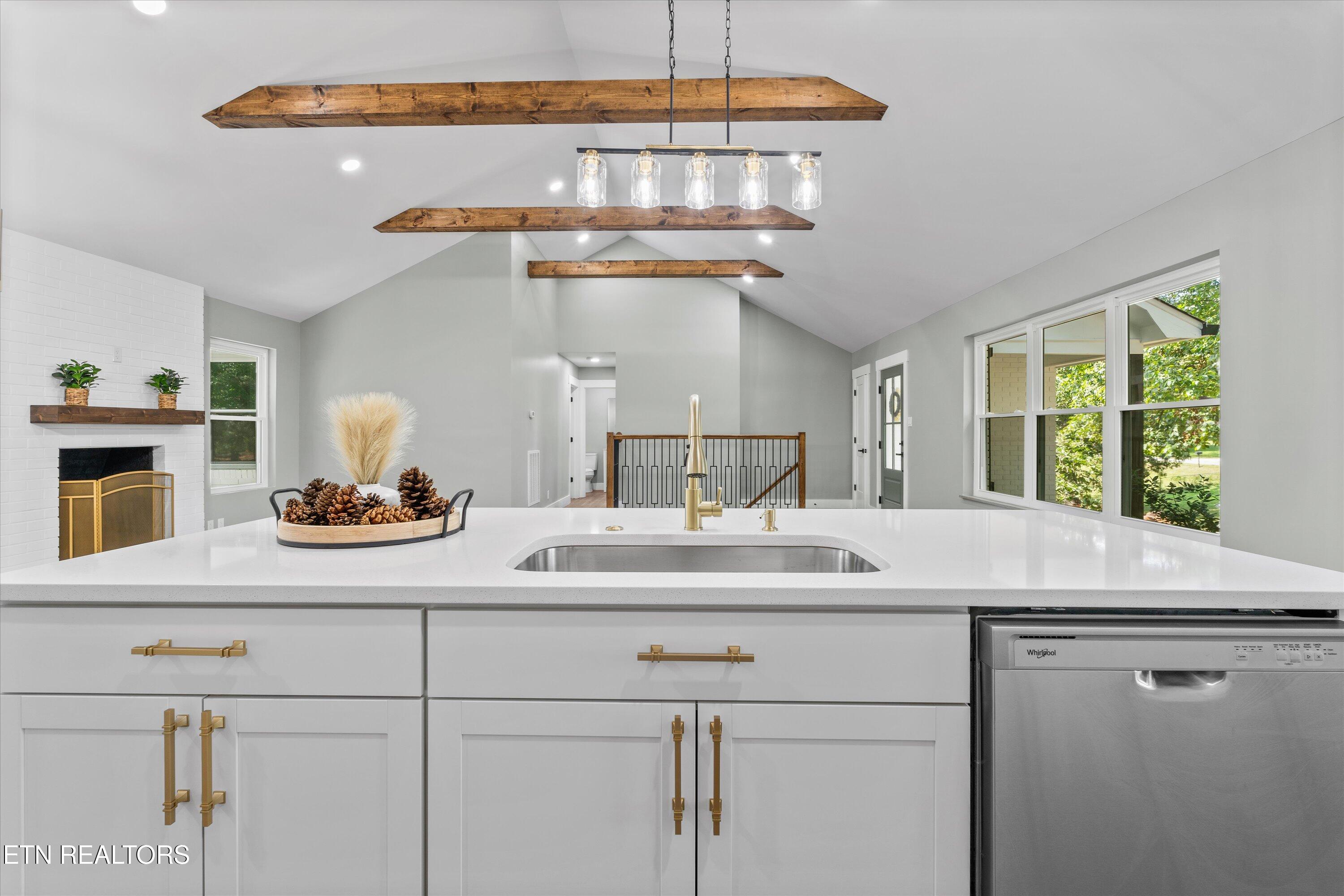 1939 Smoky View Circle