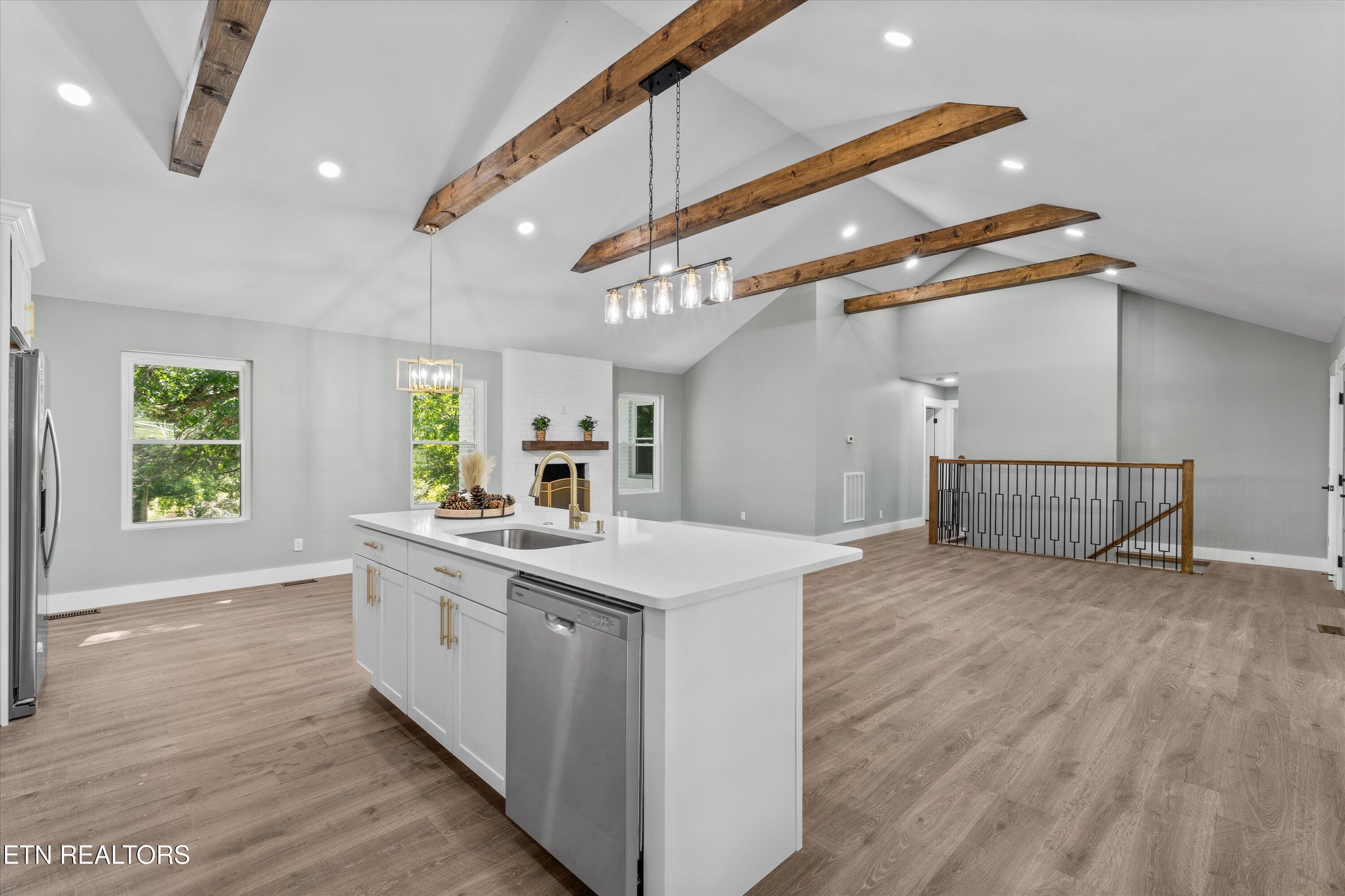 1939 Smoky View Circle