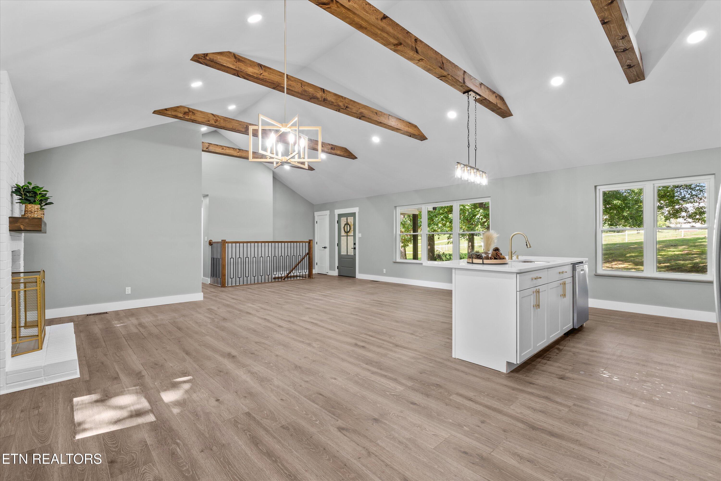 1939 Smoky View Circle