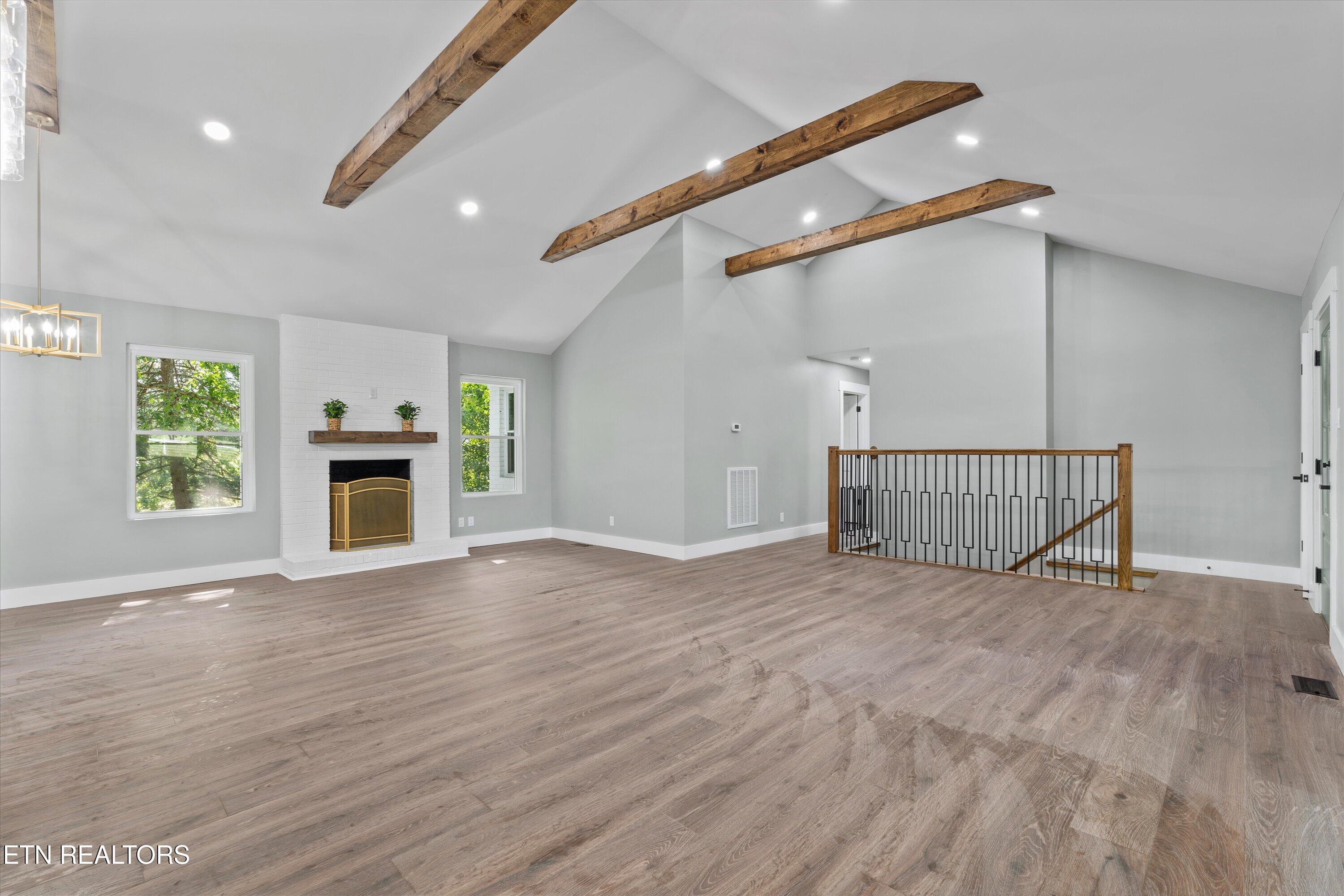 1939 Smoky View Circle