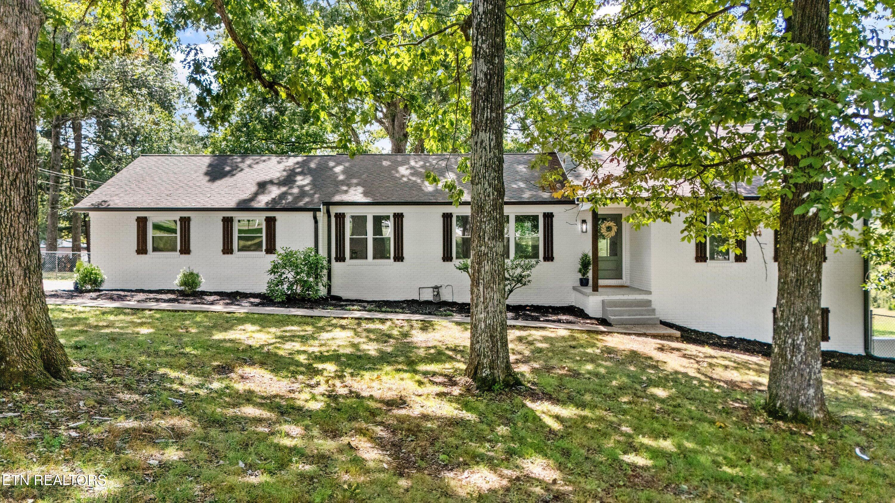 1939 Smoky View Circle