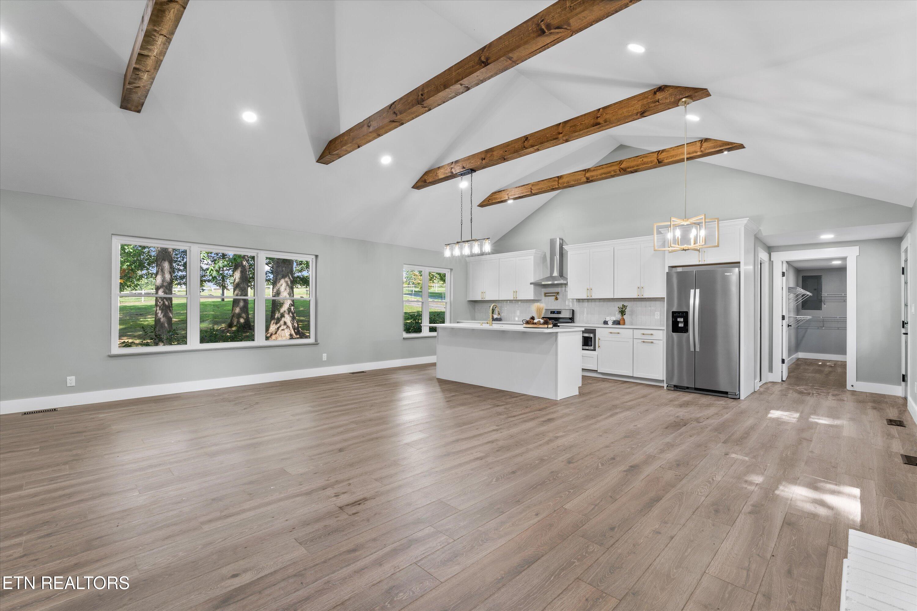 1939 Smoky View Circle