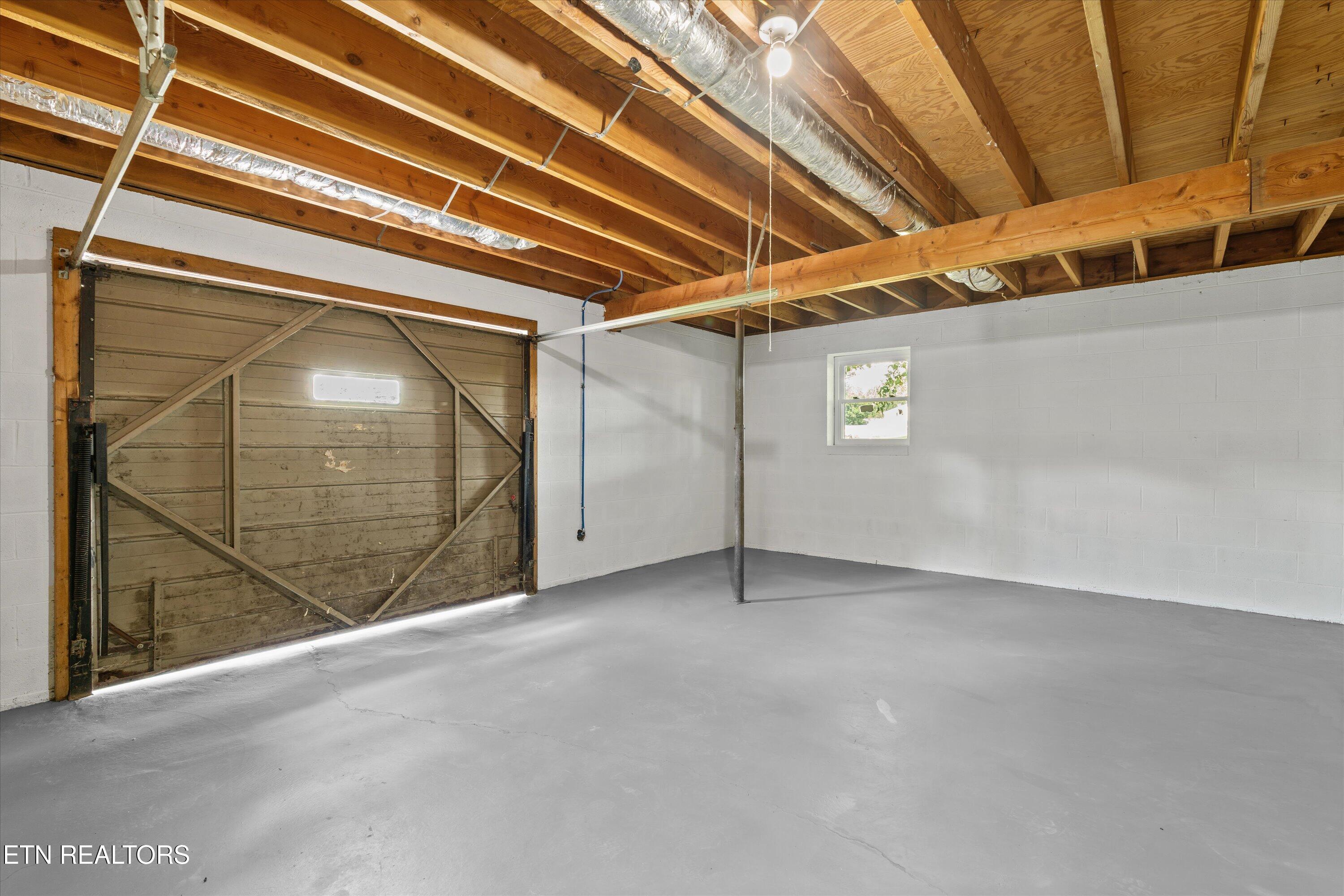 1939 Smoky View Circle
