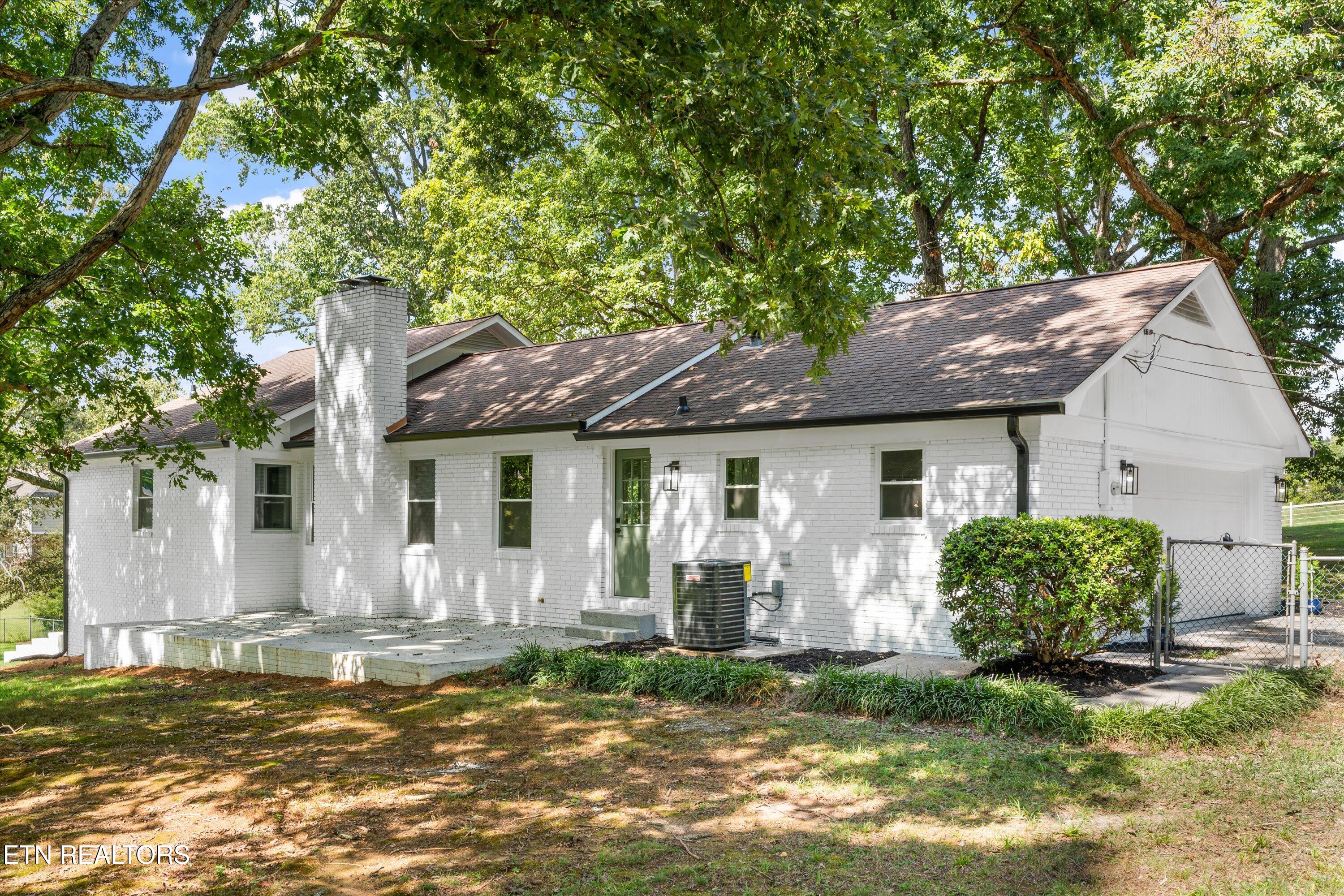 1939 Smoky View Circle