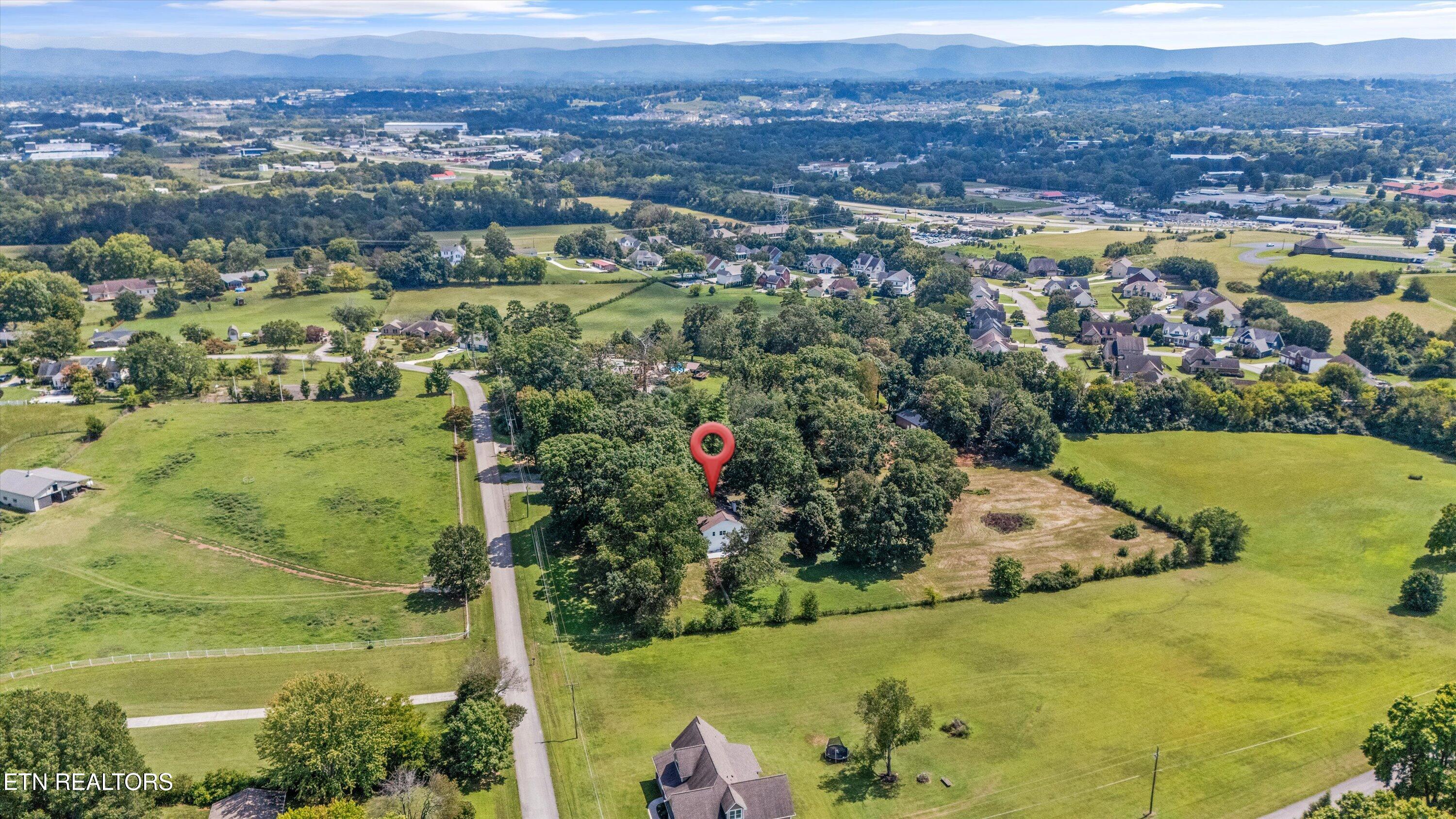 1939 Smoky View Circle