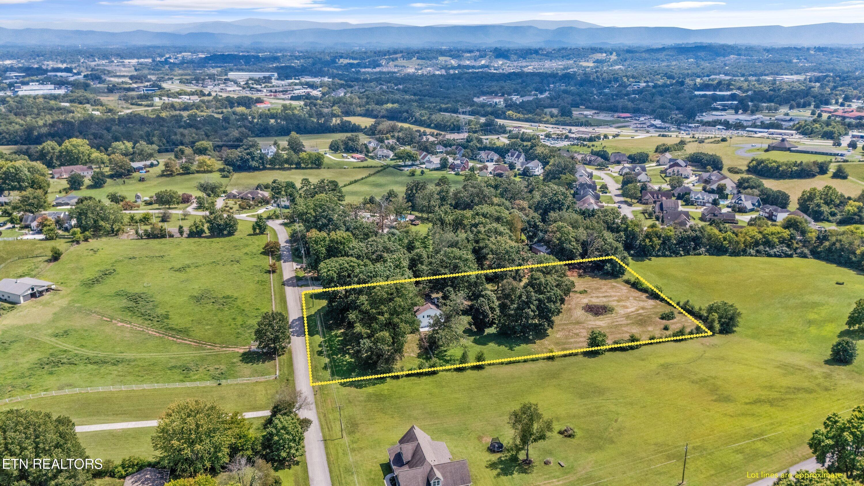 1939 Smoky View Circle