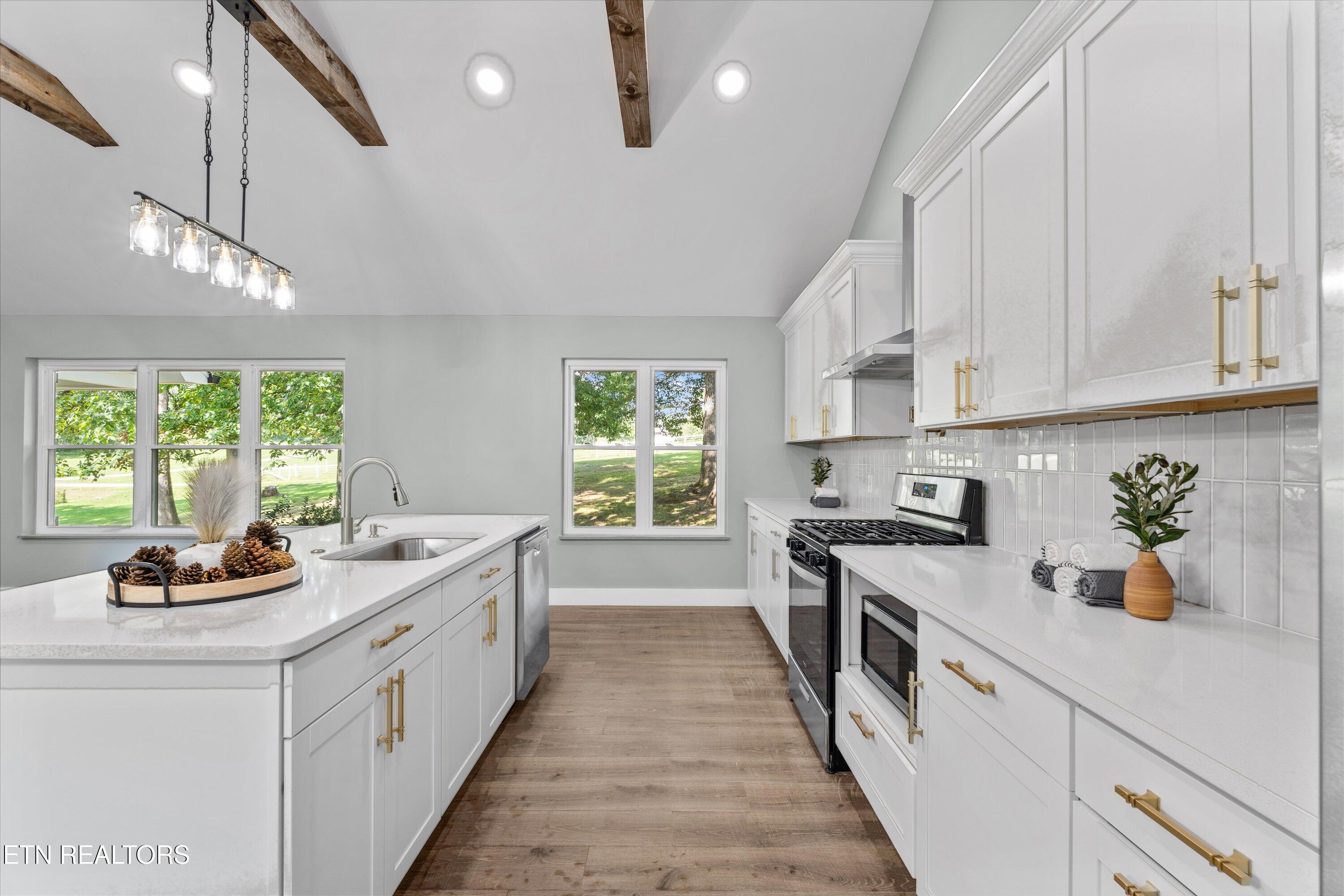 1939 Smoky View Circle