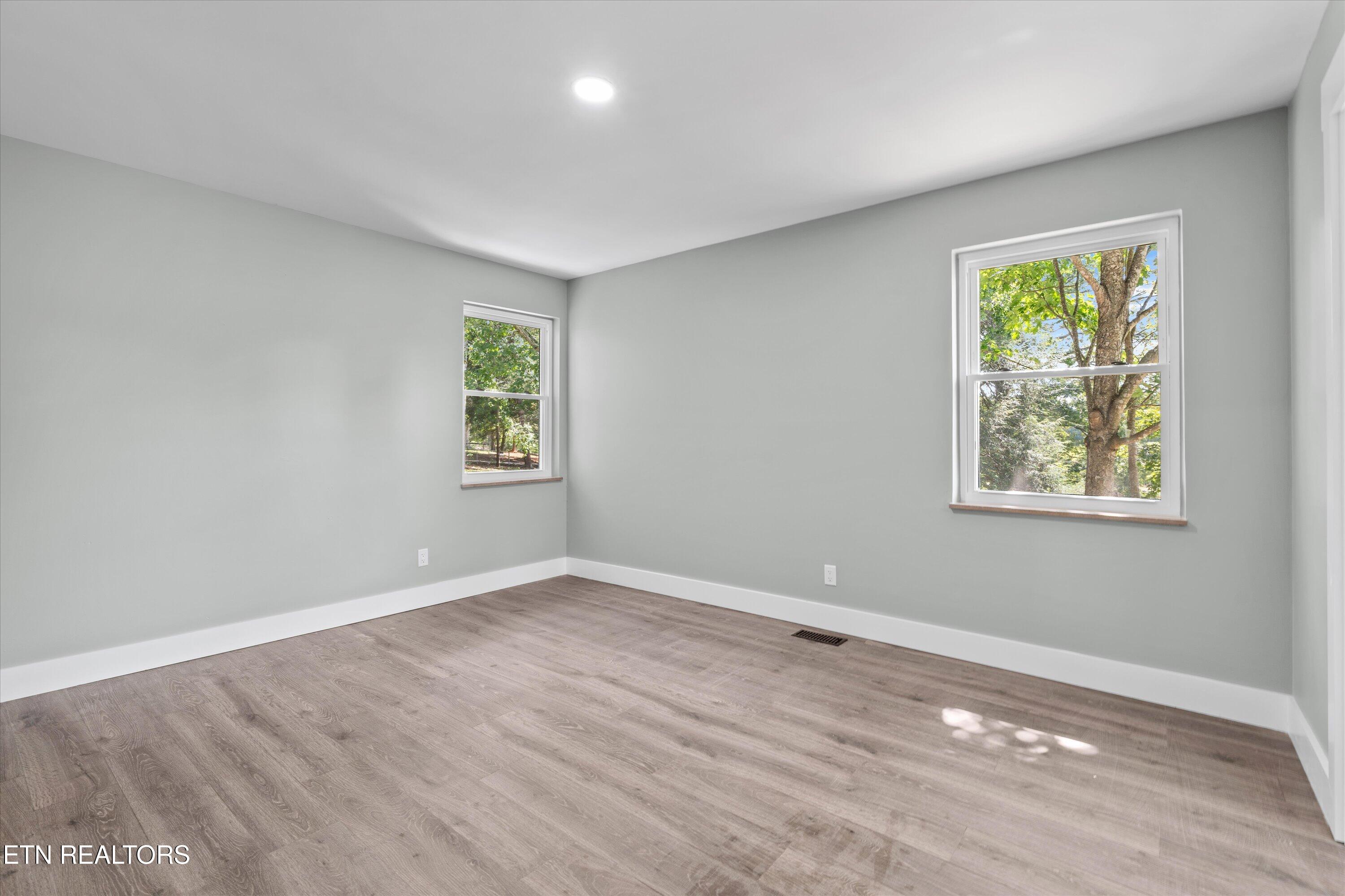 1939 Smoky View Circle
