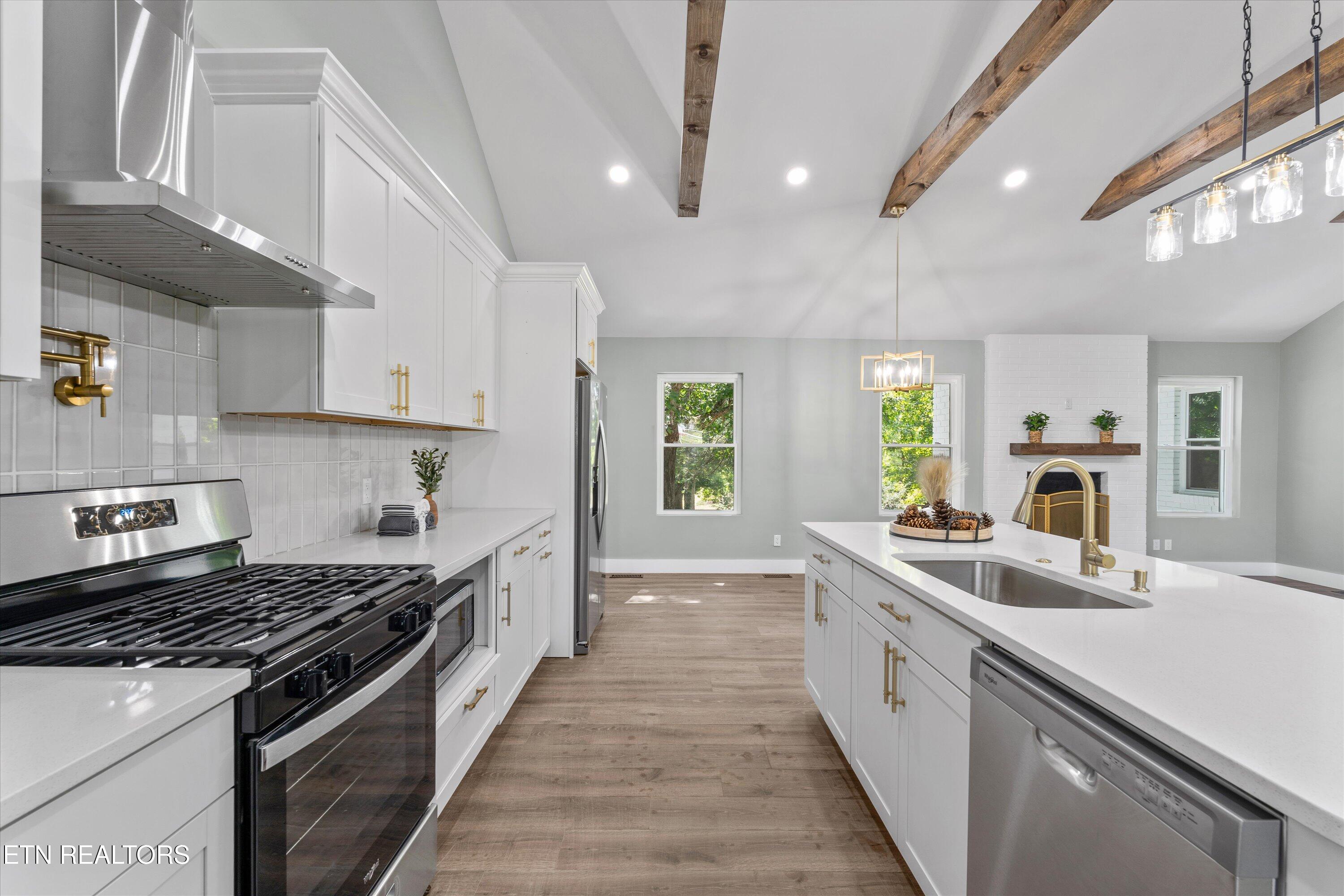 1939 Smoky View Circle