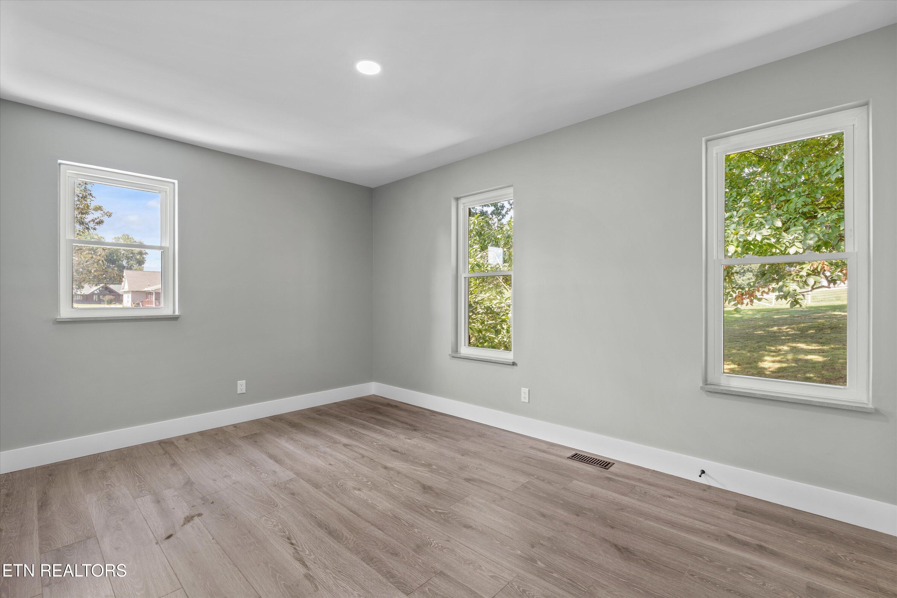 1939 Smoky View Circle