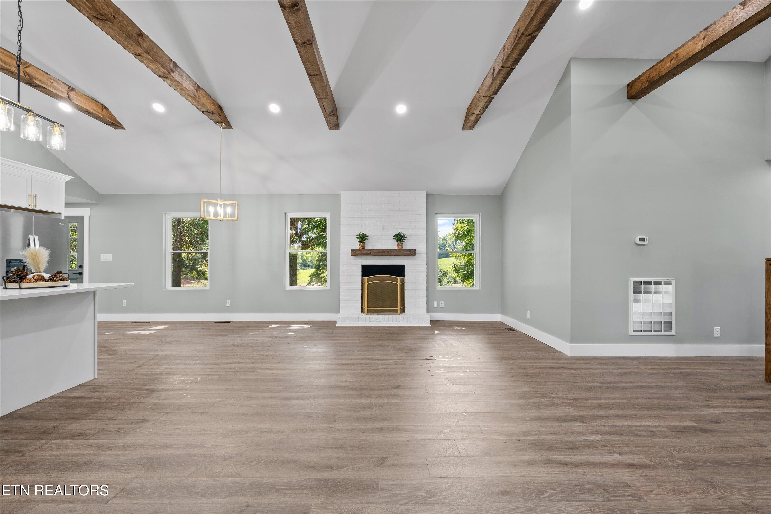 1939 Smoky View Circle