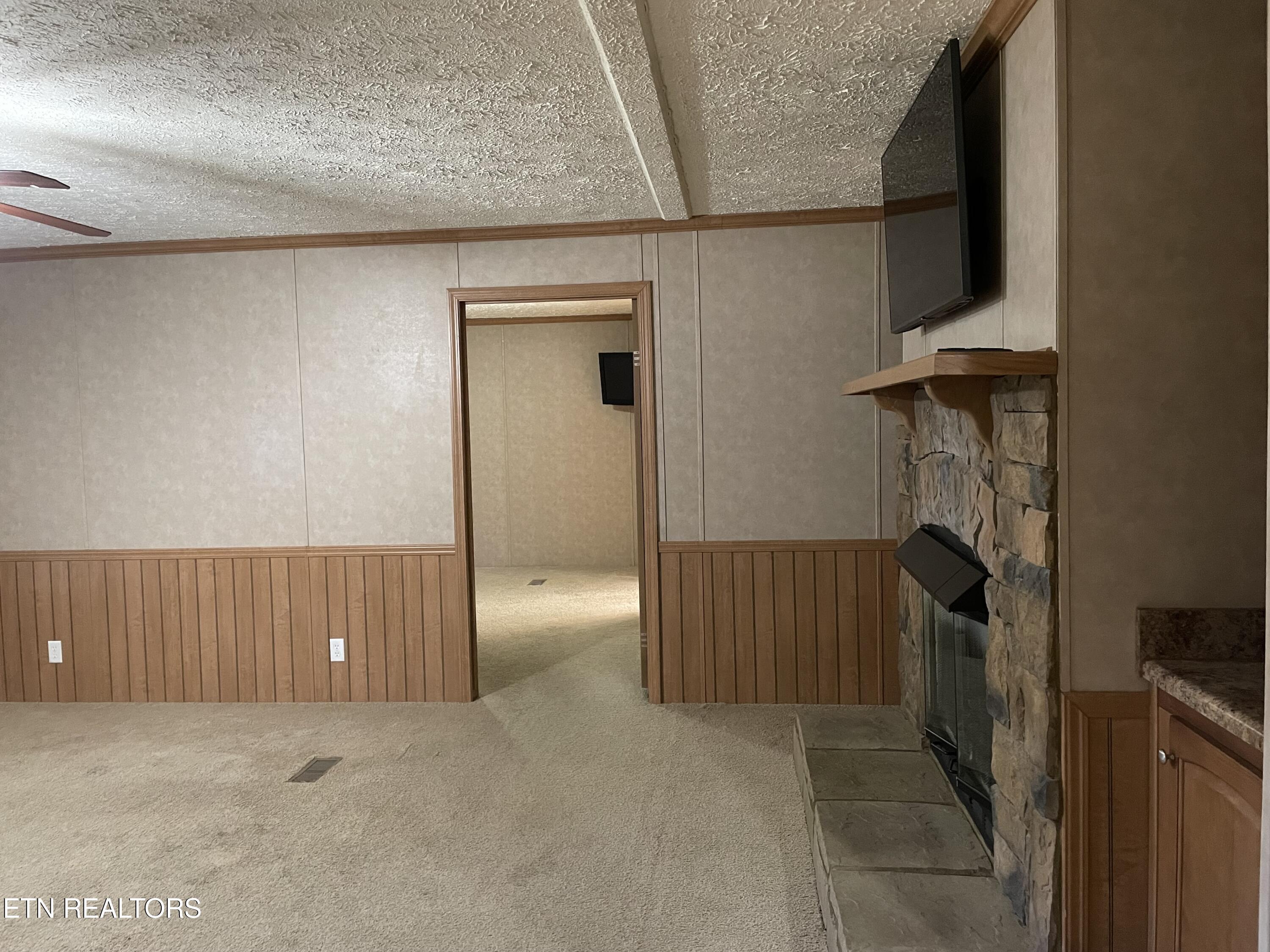 140 Wood St