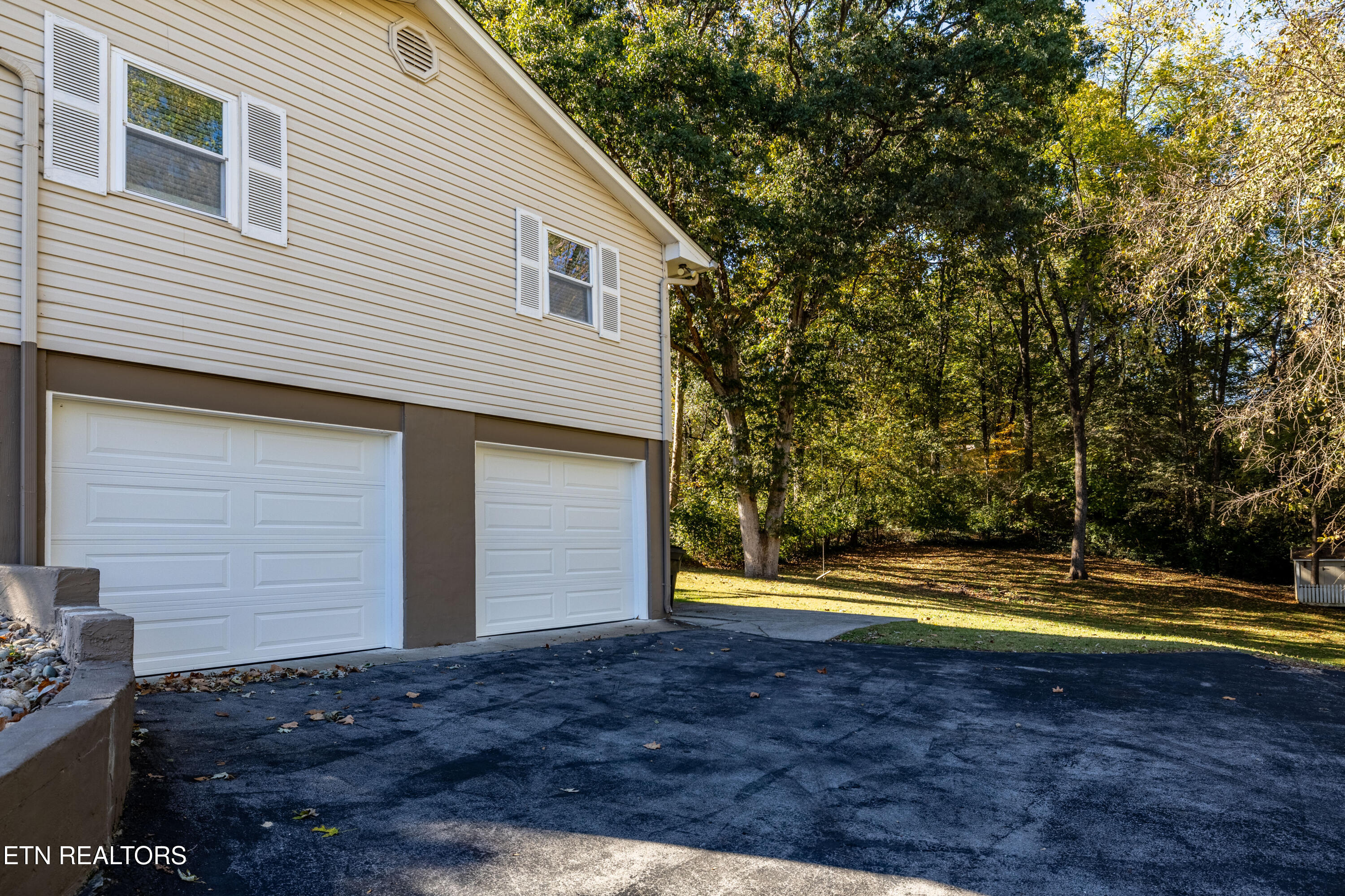 11909 Midhurst Drive