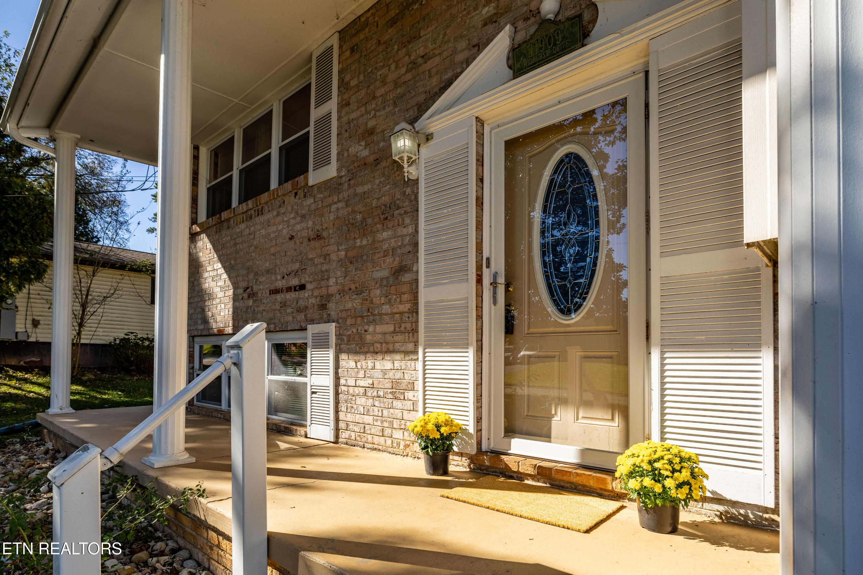 11909 Midhurst Drive