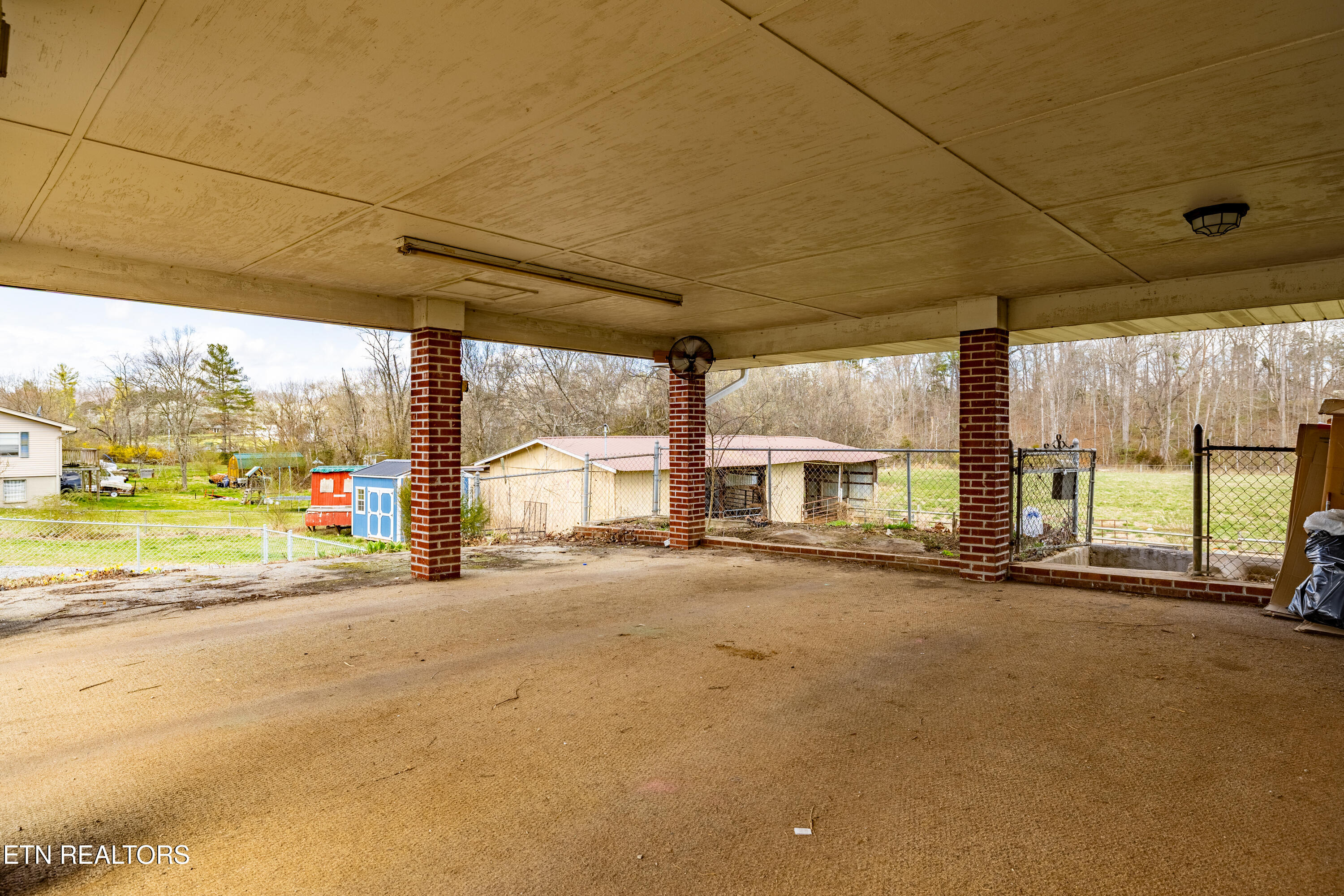 911 Tipton Station Rd