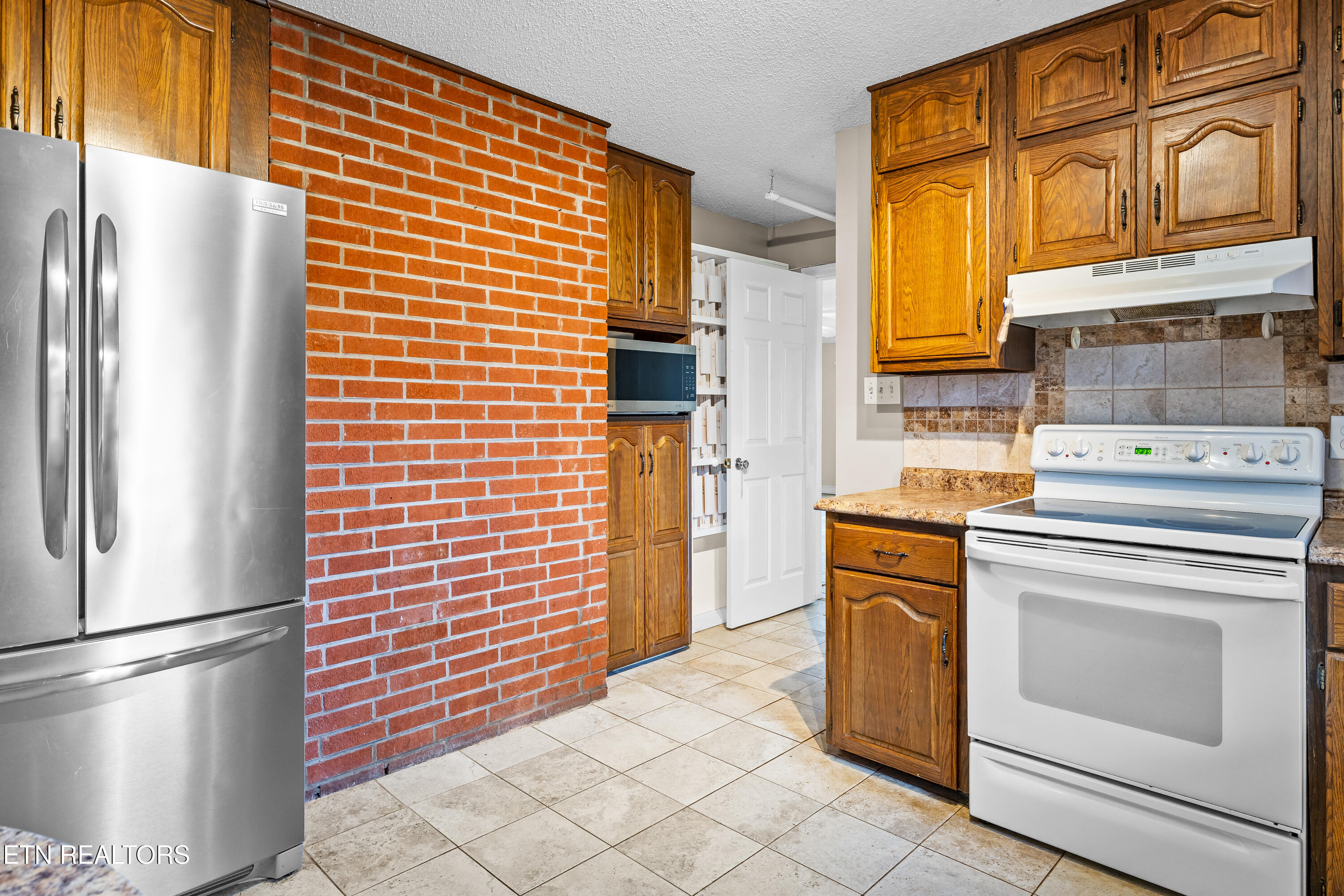 911 Tipton Station Rd