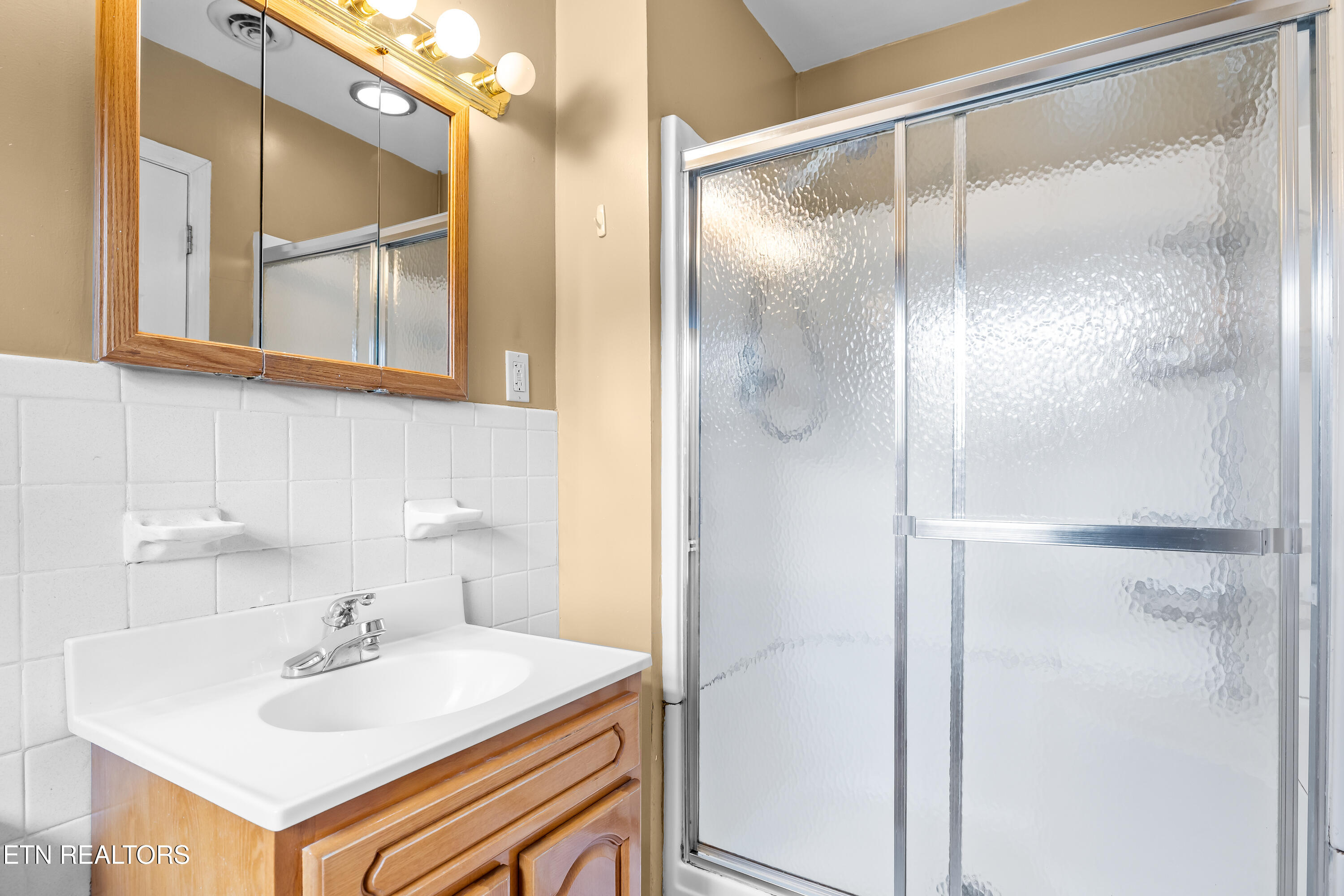 911 Tipton Station Rd