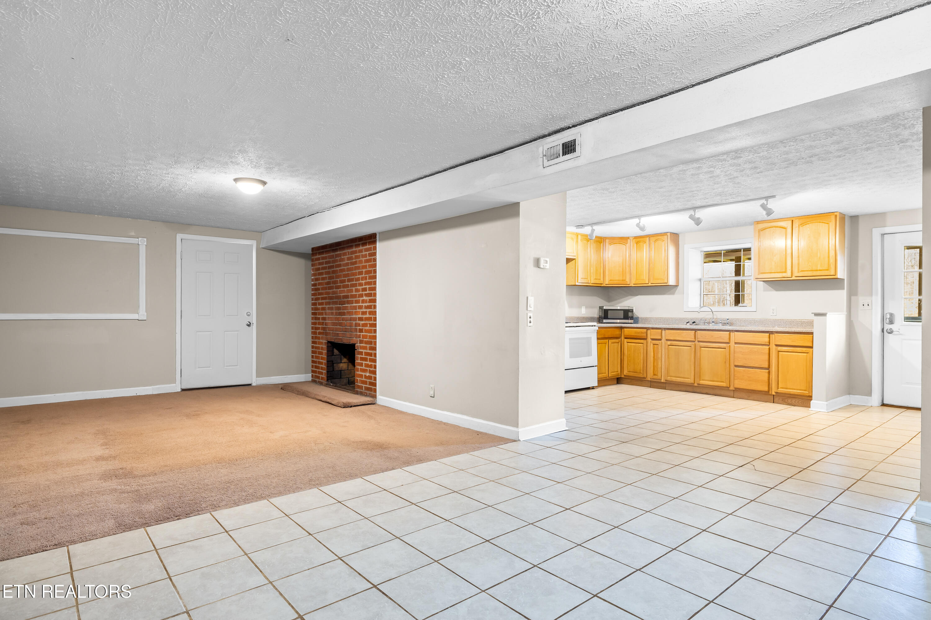 911 Tipton Station Rd