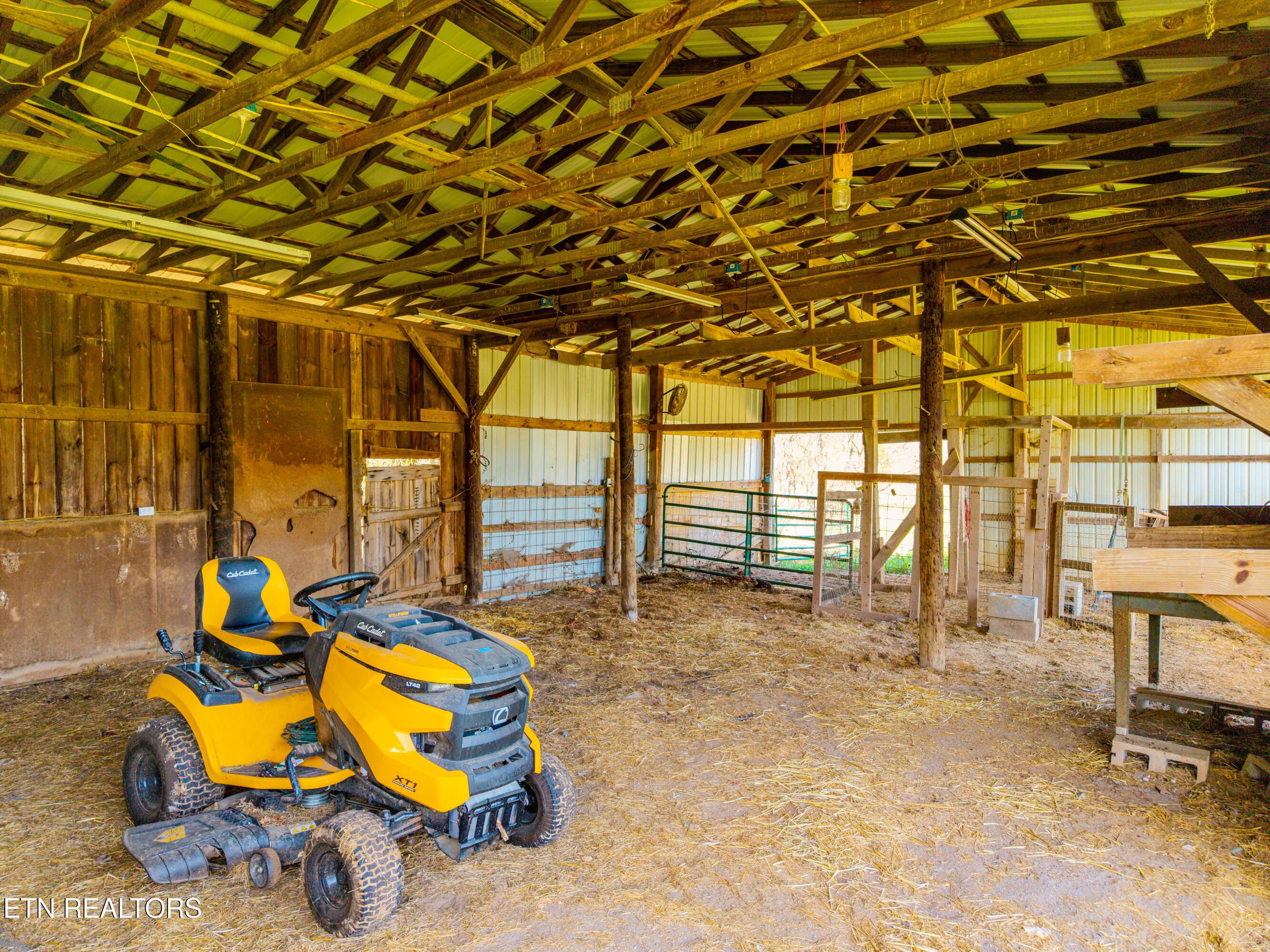 911 Tipton Station Rd