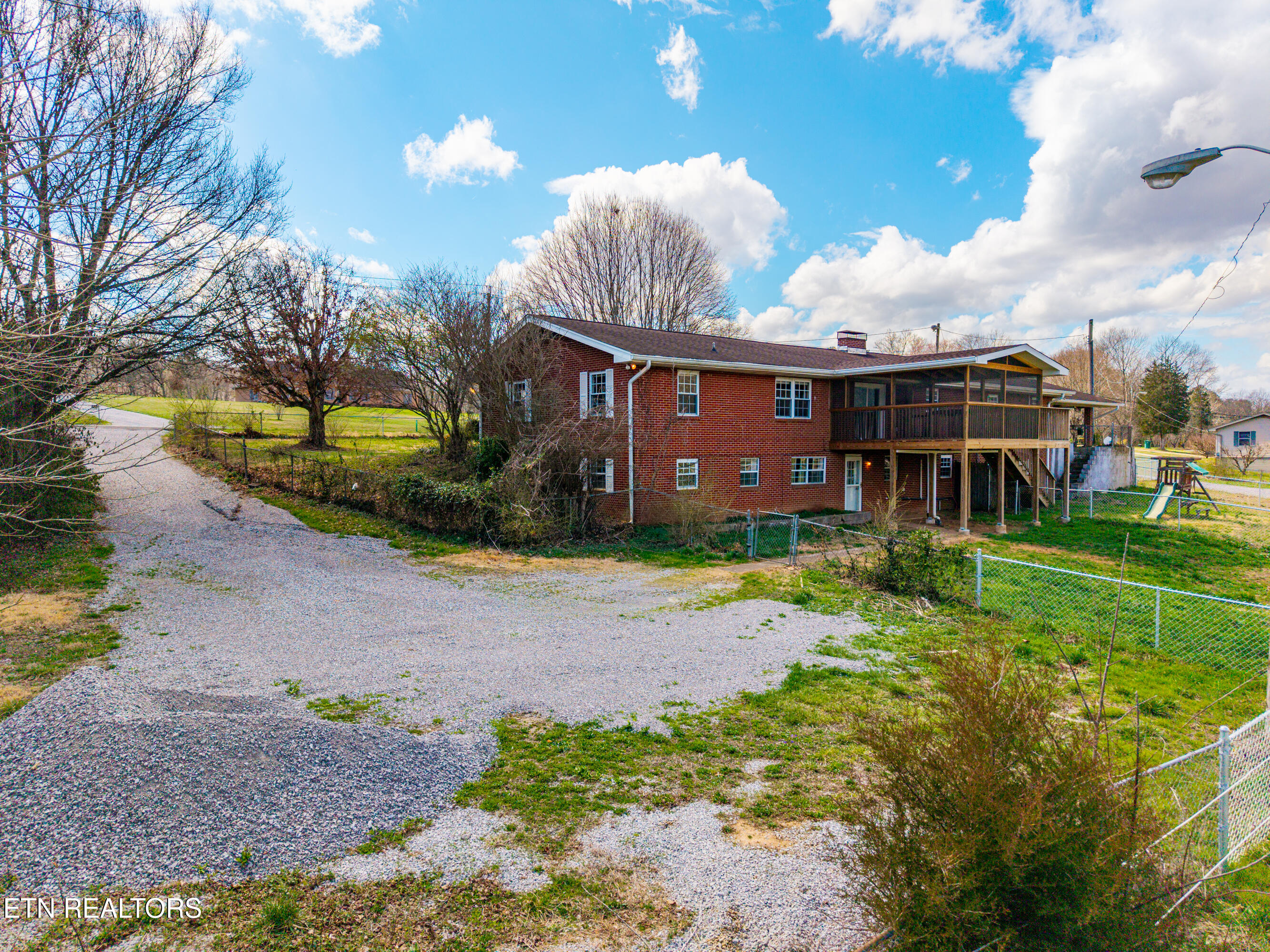 911 Tipton Station Rd