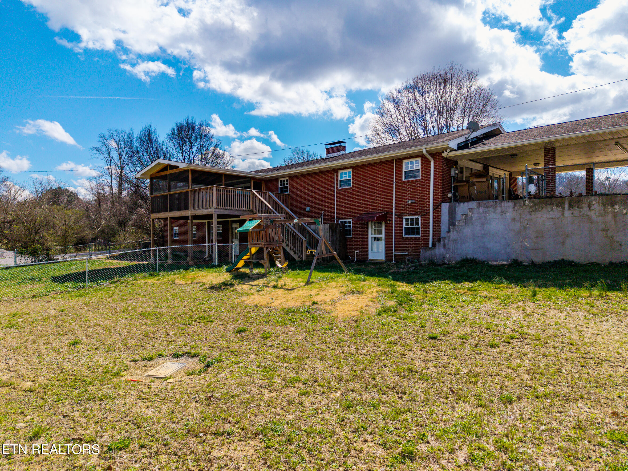 911 Tipton Station Rd