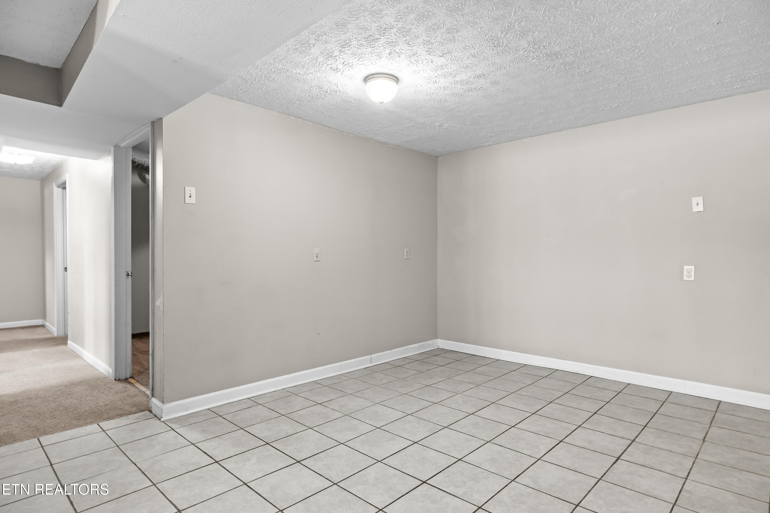 911 Tipton Station Rd