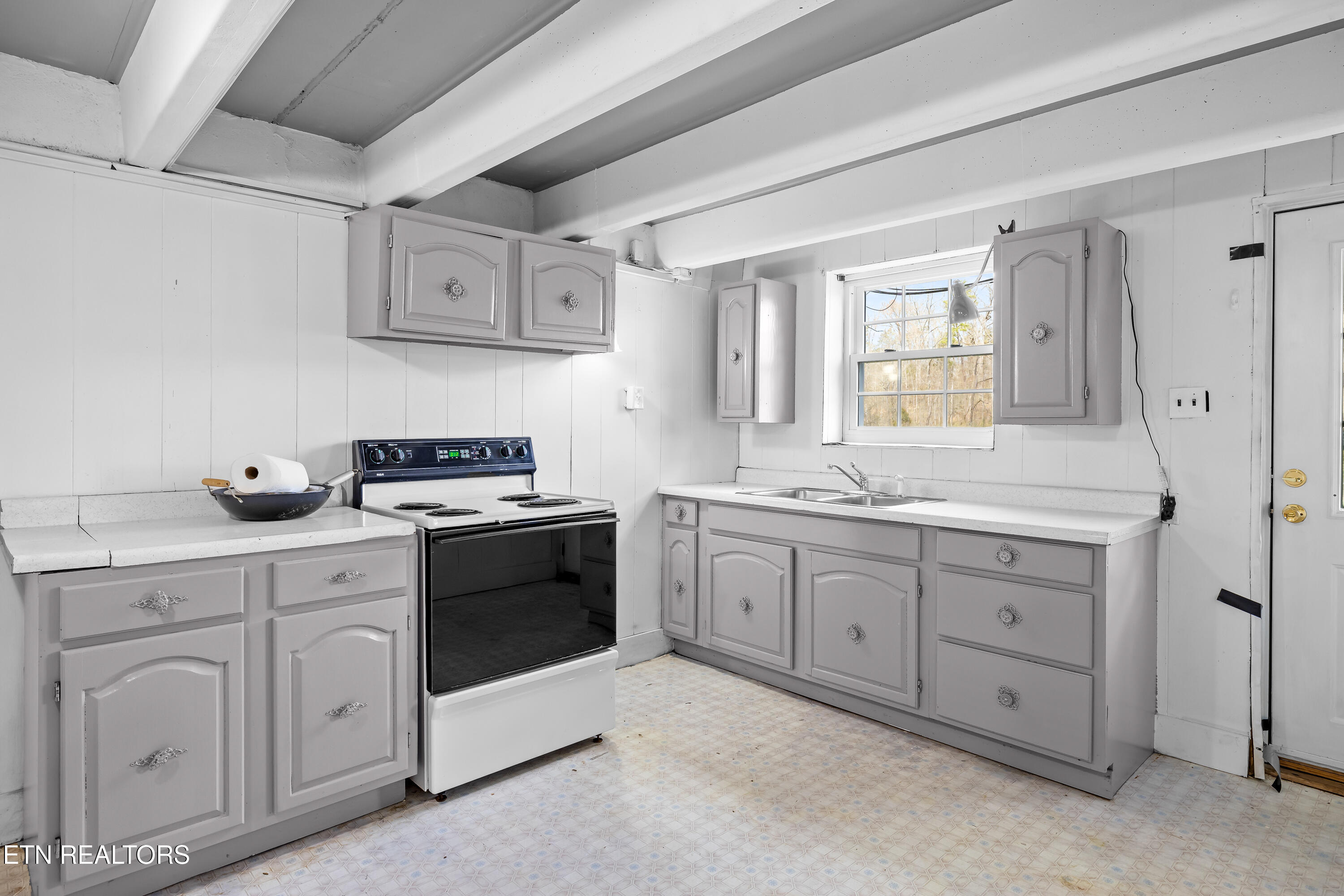 911 Tipton Station Rd