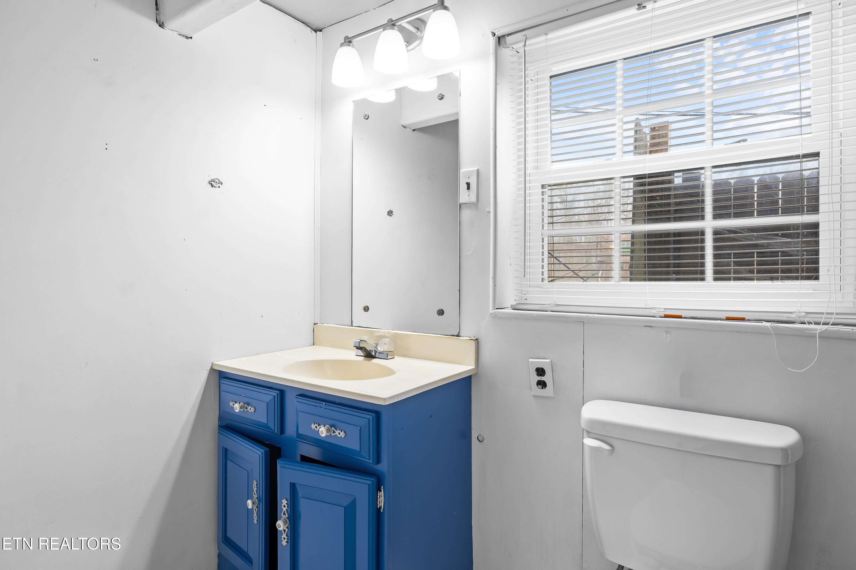 911 Tipton Station Rd