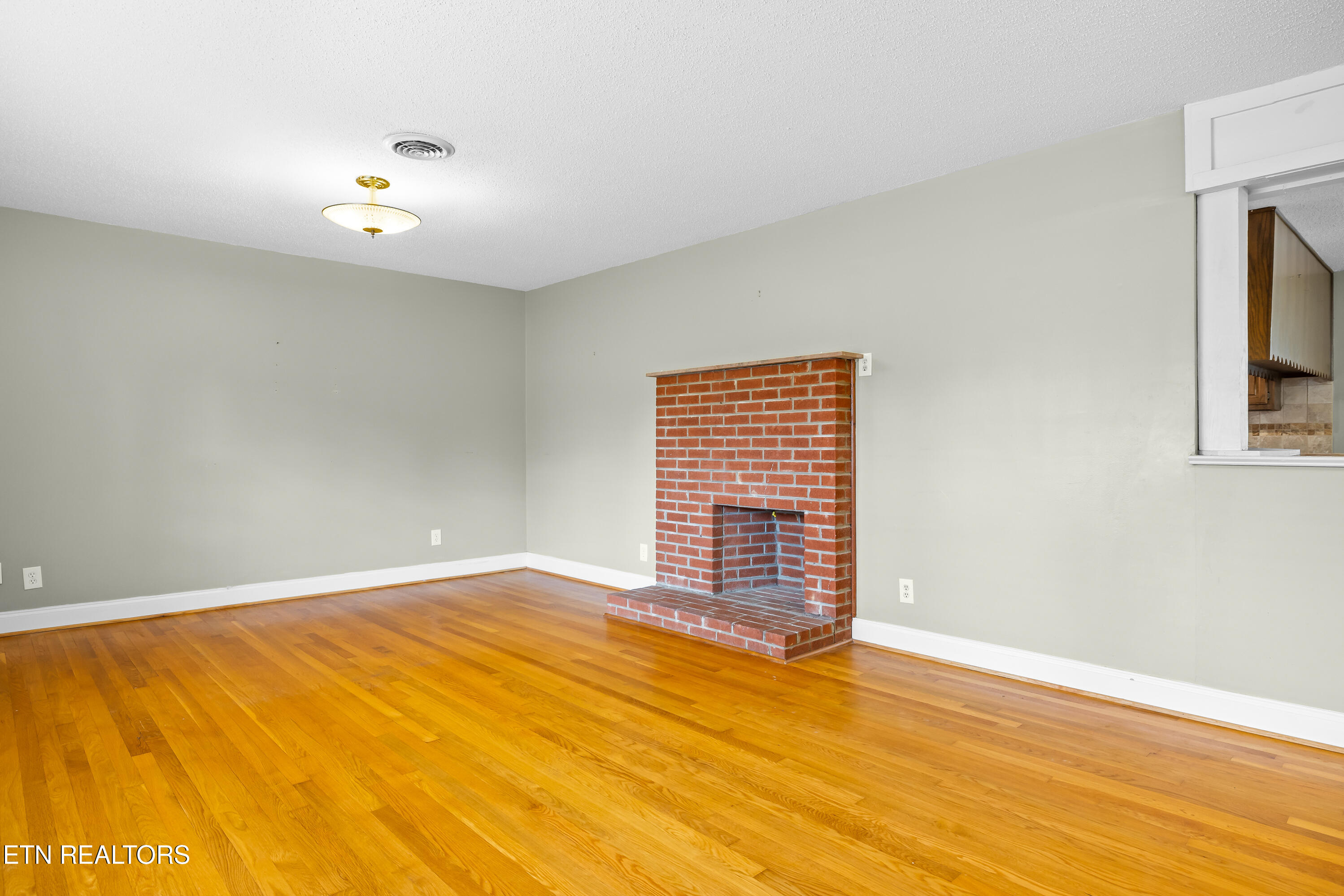 911 Tipton Station Rd