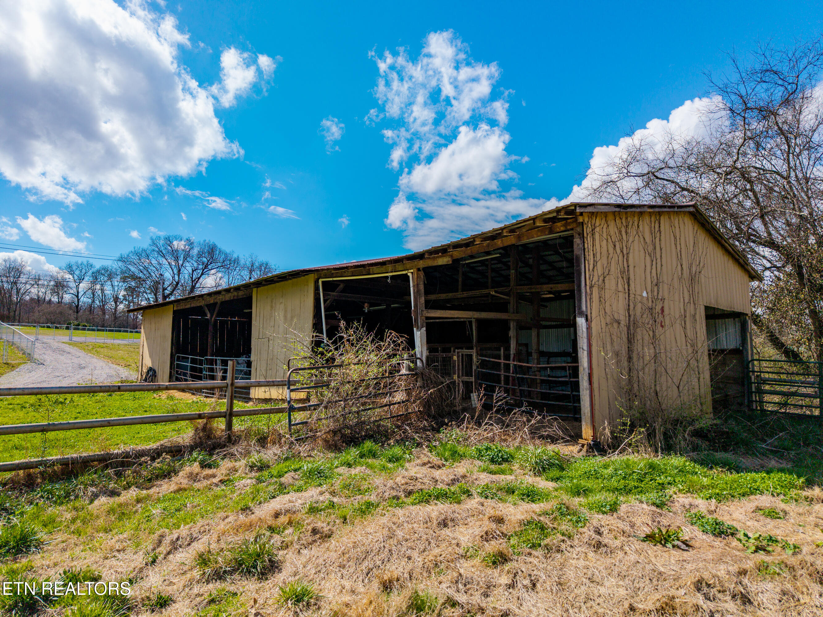 911 Tipton Station Rd