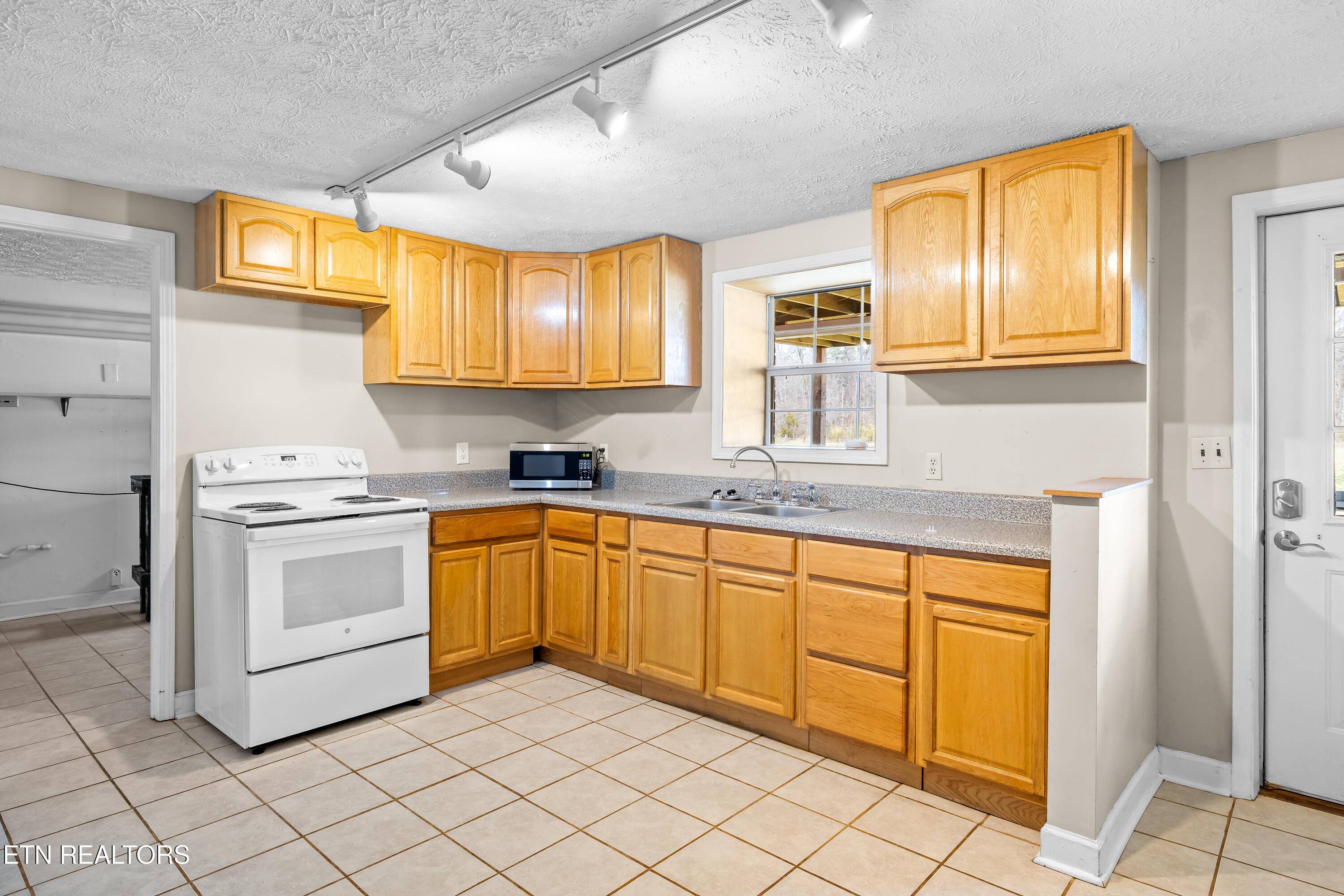 911 Tipton Station Rd