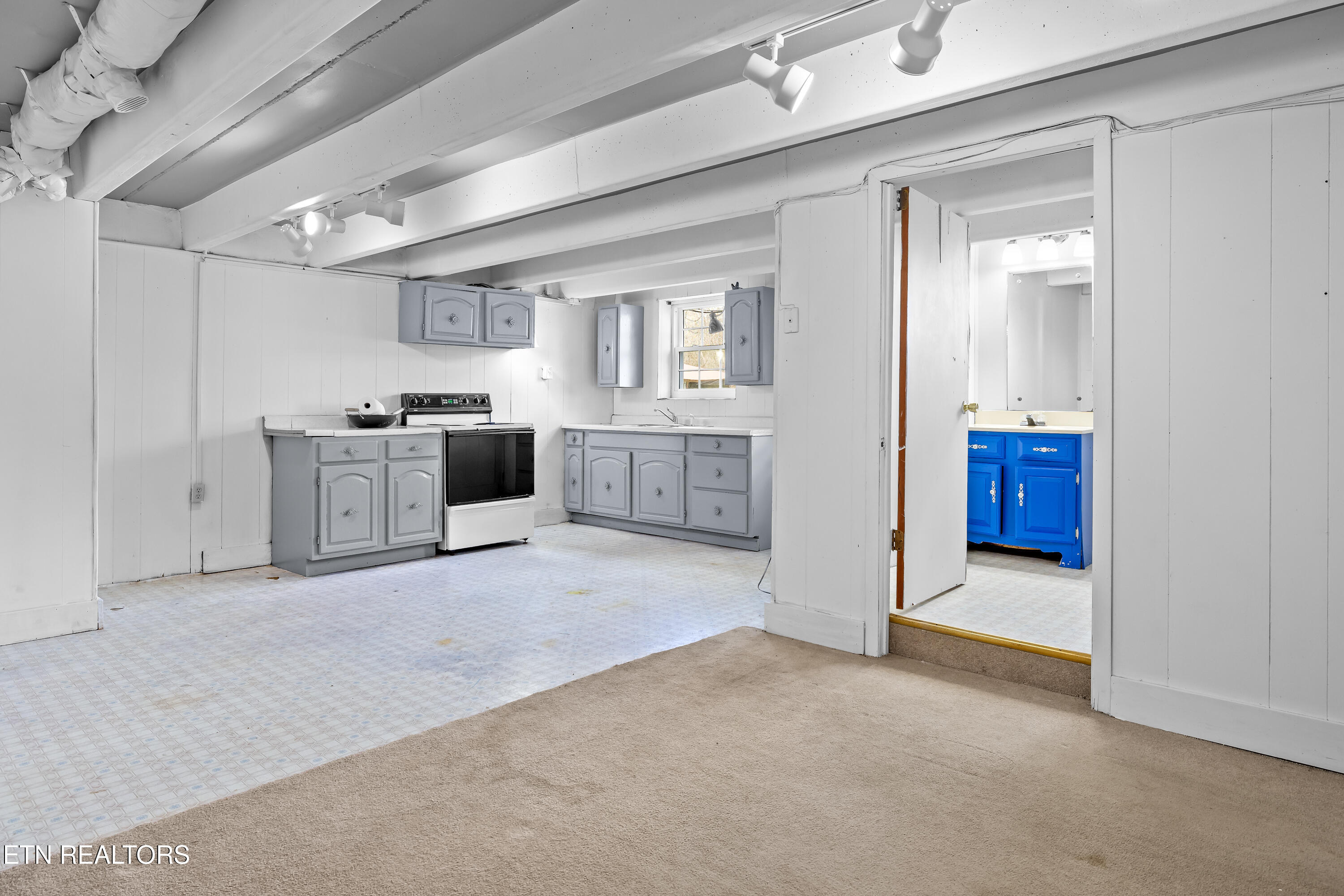 911 Tipton Station Rd