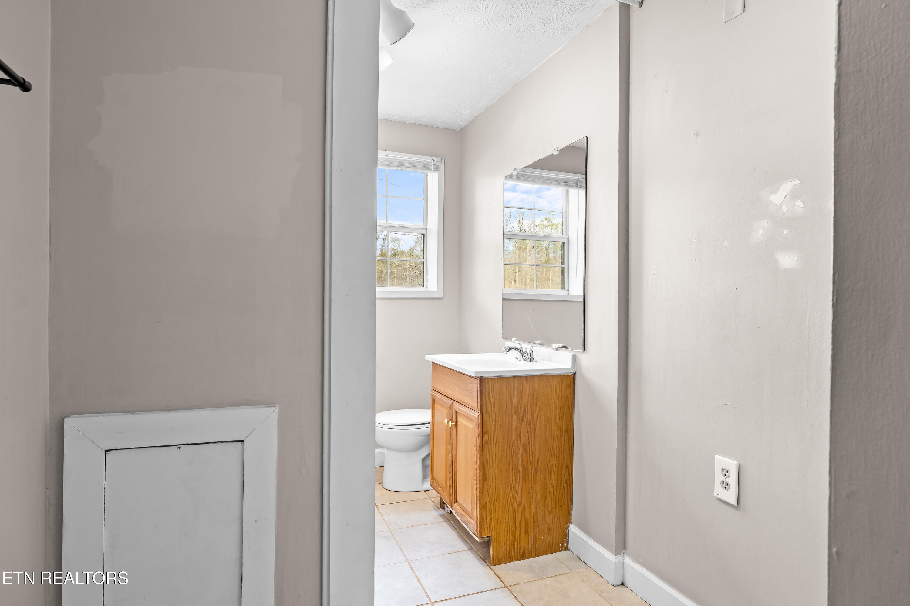 911 Tipton Station Rd