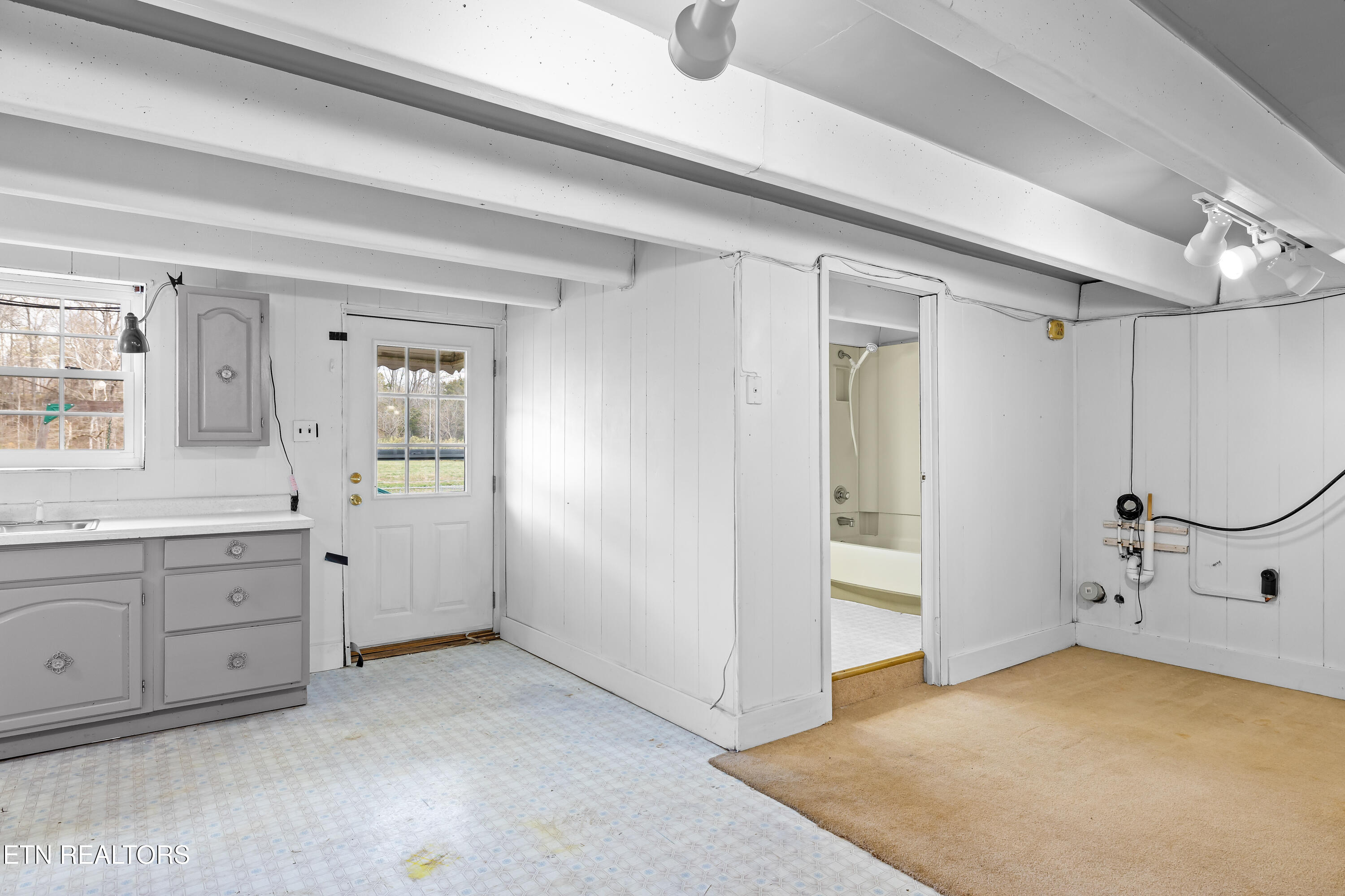 911 Tipton Station Rd