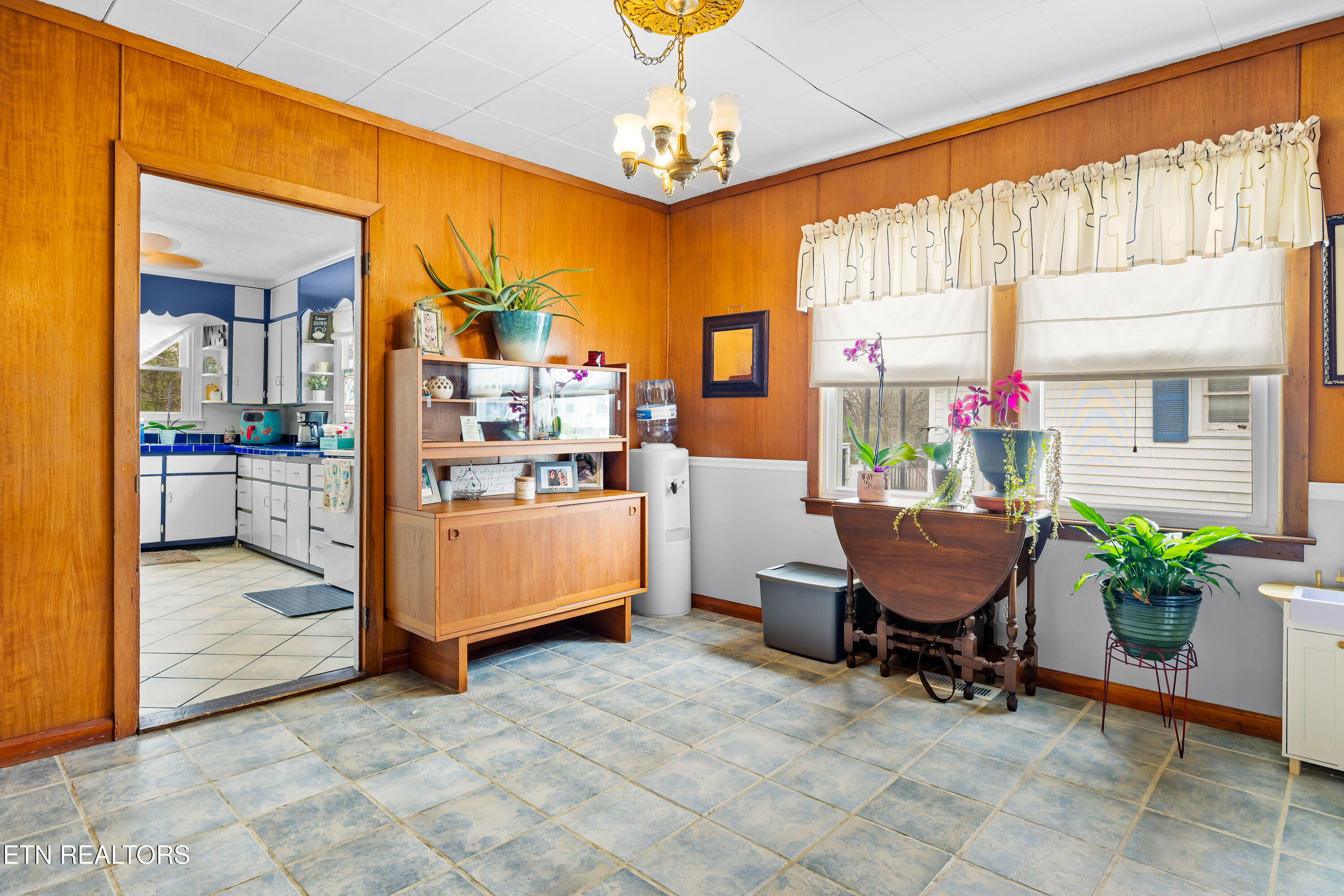 2521 Seymour Ave