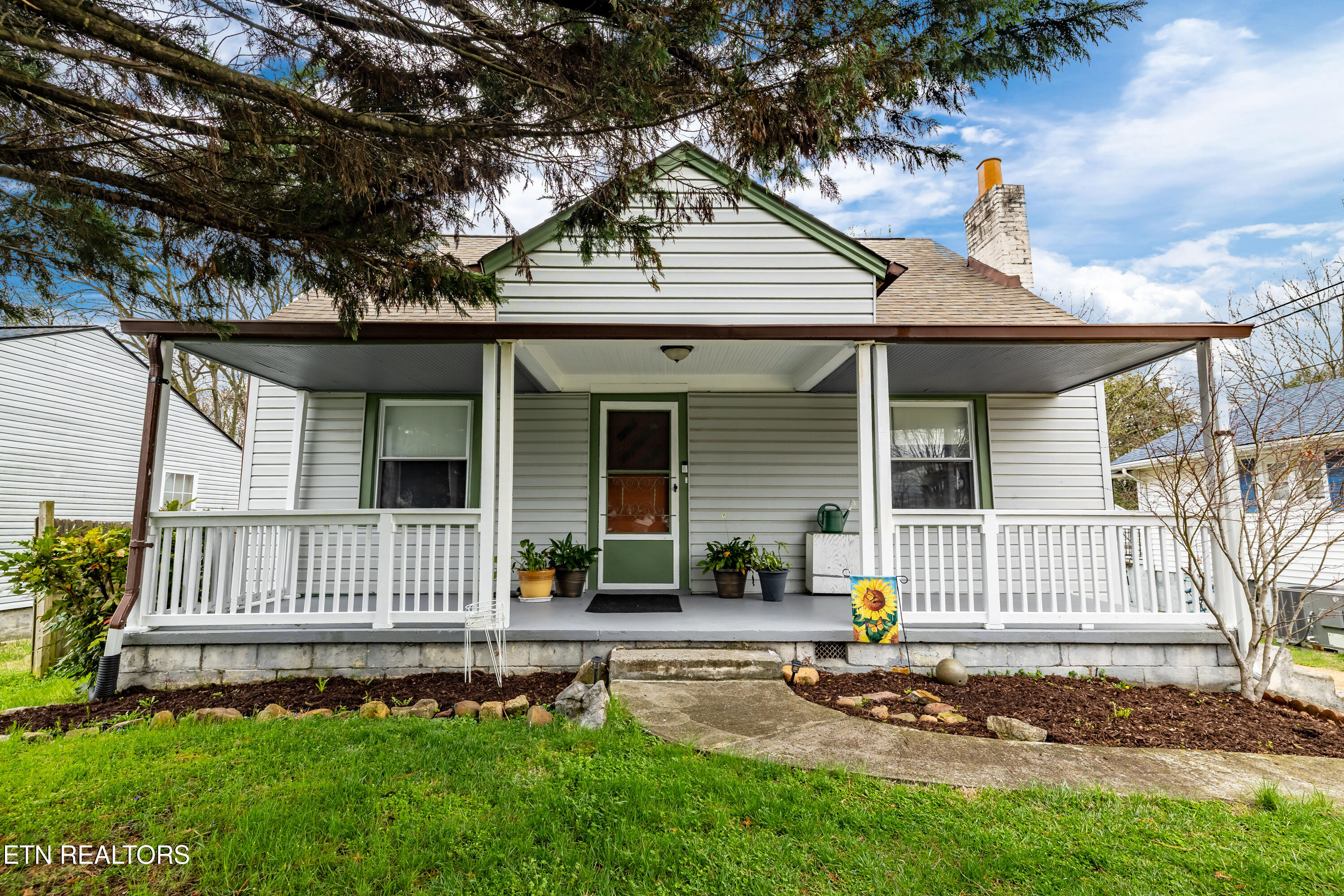 2521 Seymour Ave