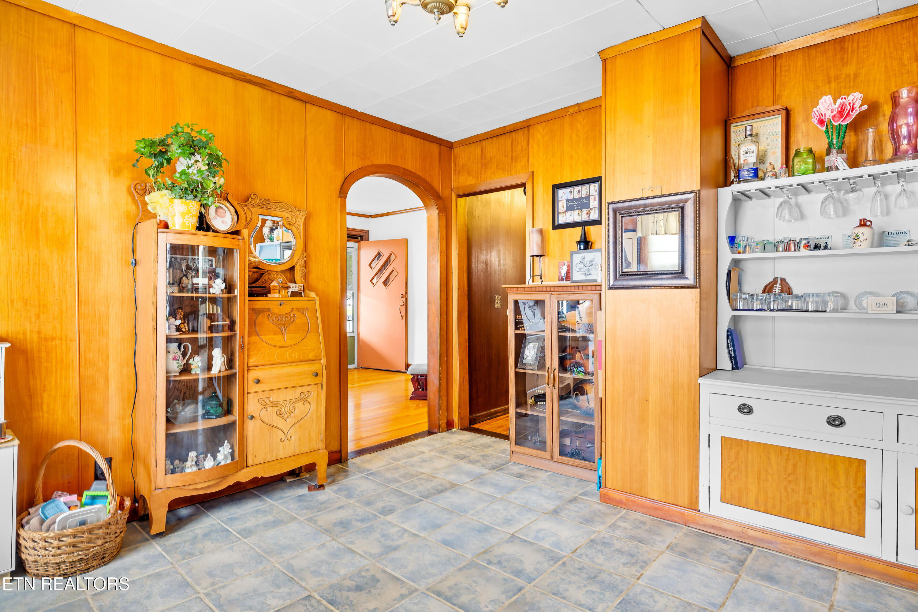 2521 Seymour Ave