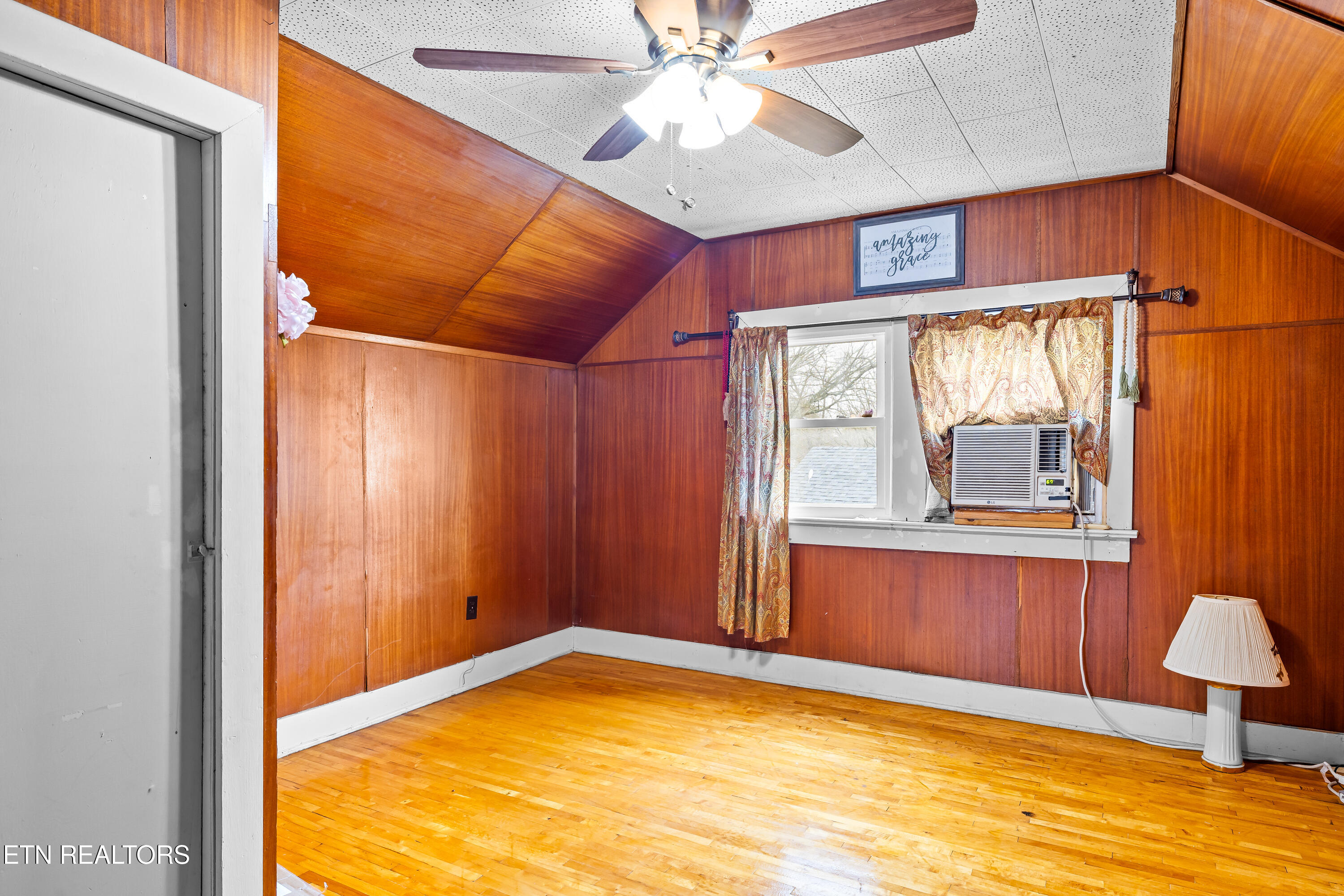 2521 Seymour Ave