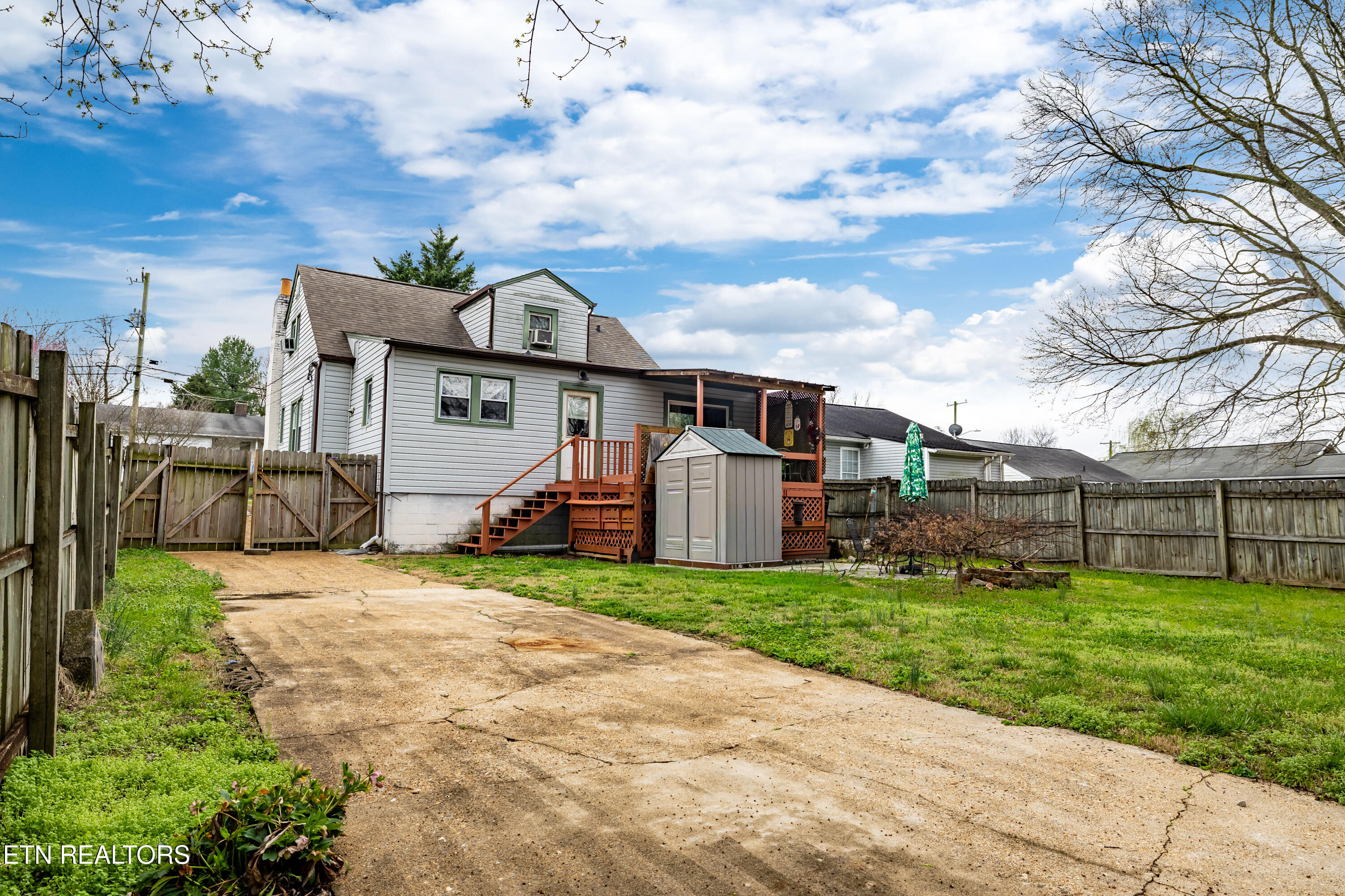 2521 Seymour Ave