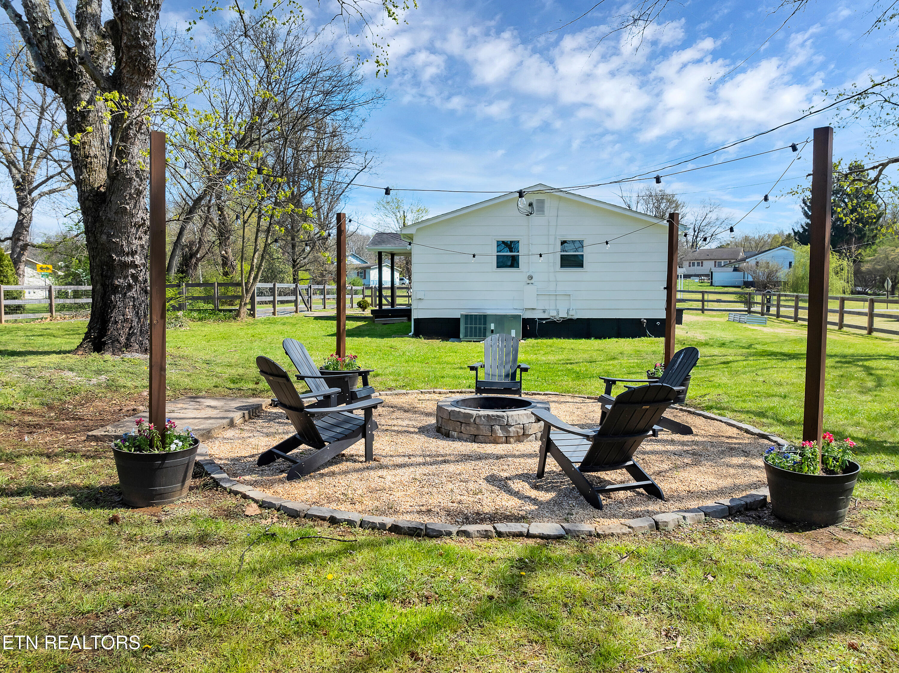 2331 Mitchell Ave